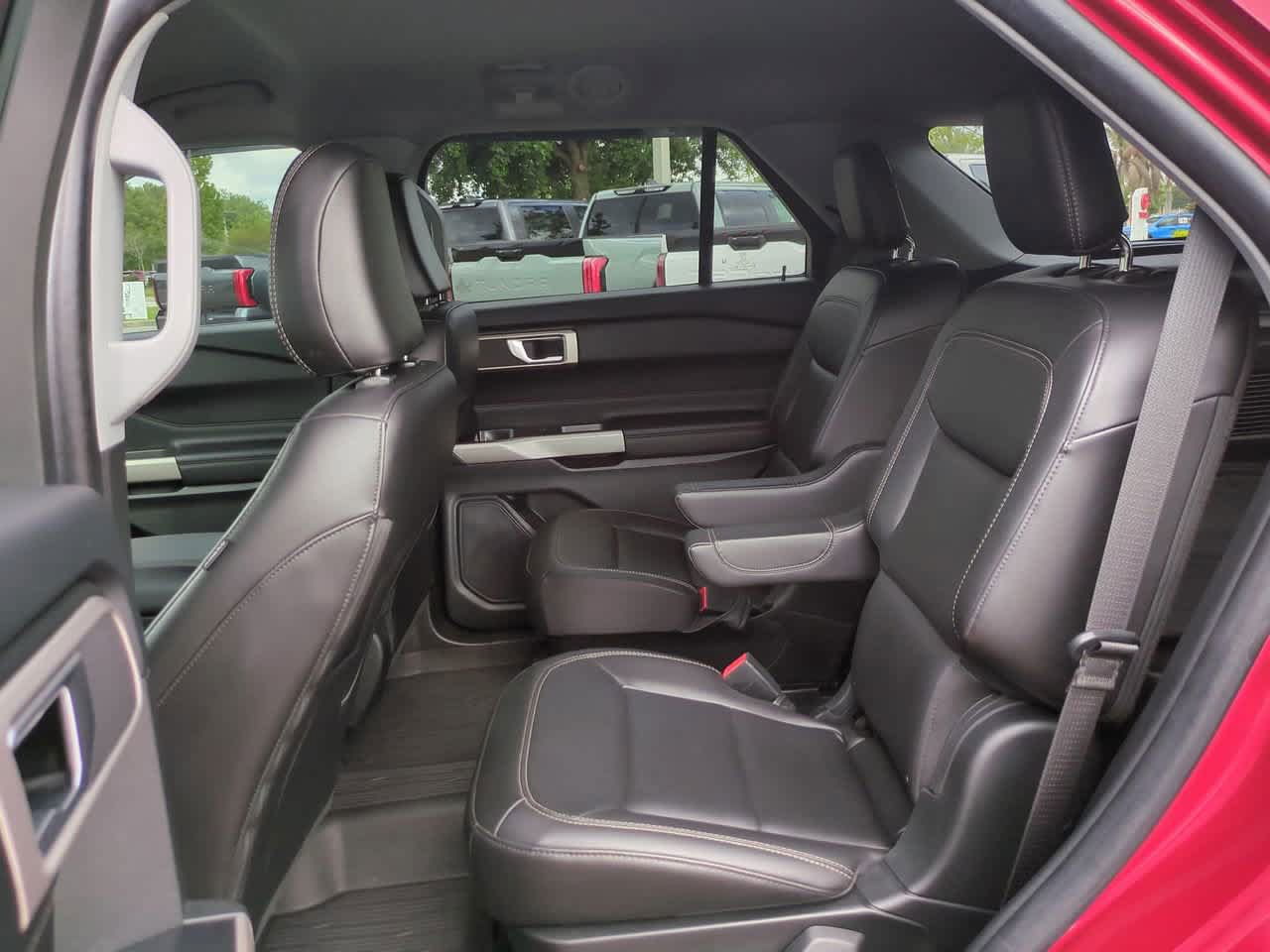 Used 2023 Ford Explorer XLT w/ Equipment Group 202A RWD image 14