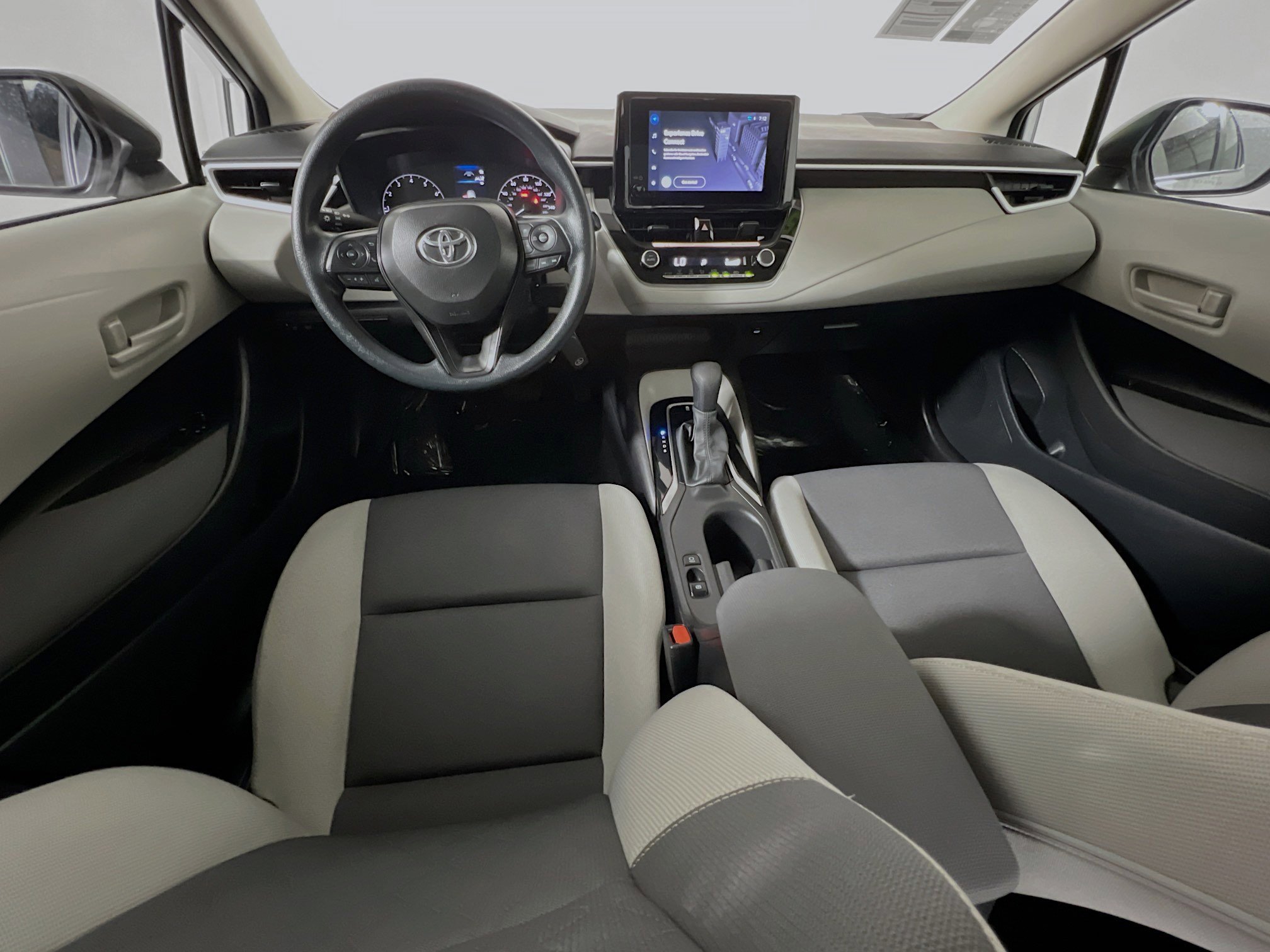 Used 2025 Toyota Corolla LE image 29