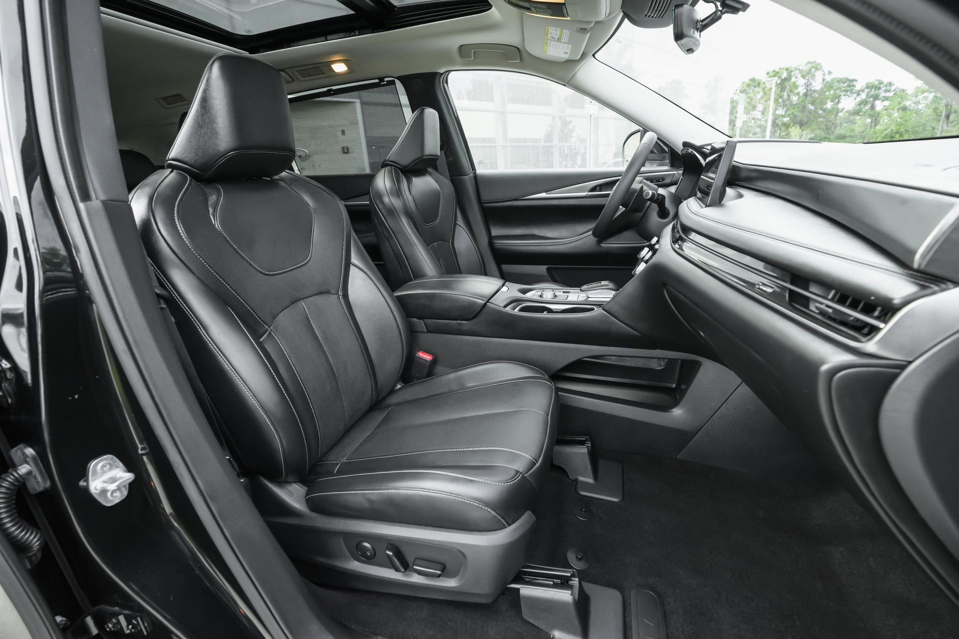 Used 2024 INFINITI QX60 Luxe image 38