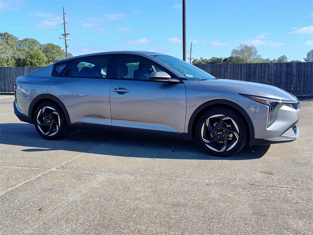 Used 2025 Kia K4 EX image 12