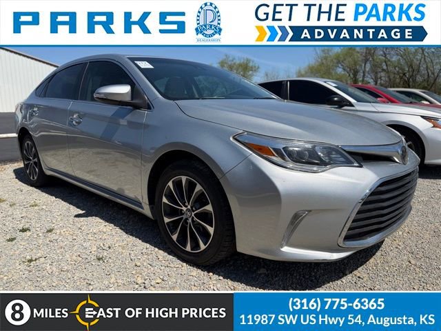 Used 2018 Toyota Avalon XLE FWD image 1