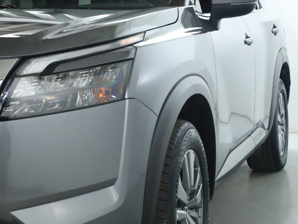 Used 2025 Nissan Pathfinder SV image 5