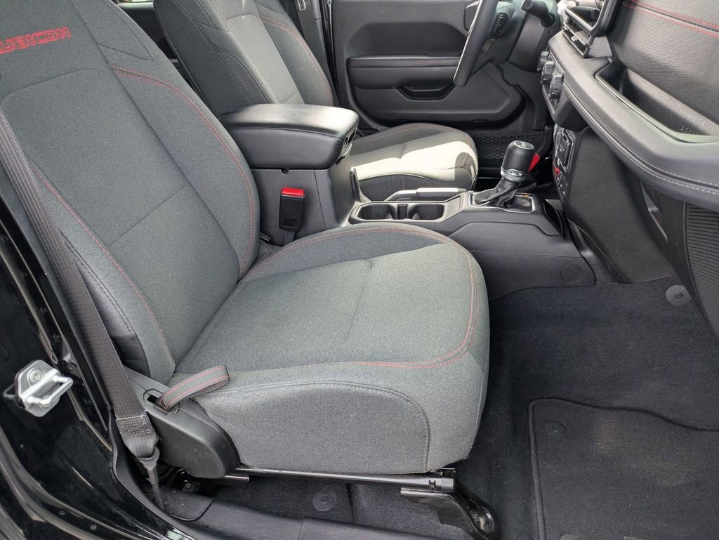 Used 2025 Jeep Wrangler Unlimited Rubicon w/ Convenience Group AWD/4WD image 29