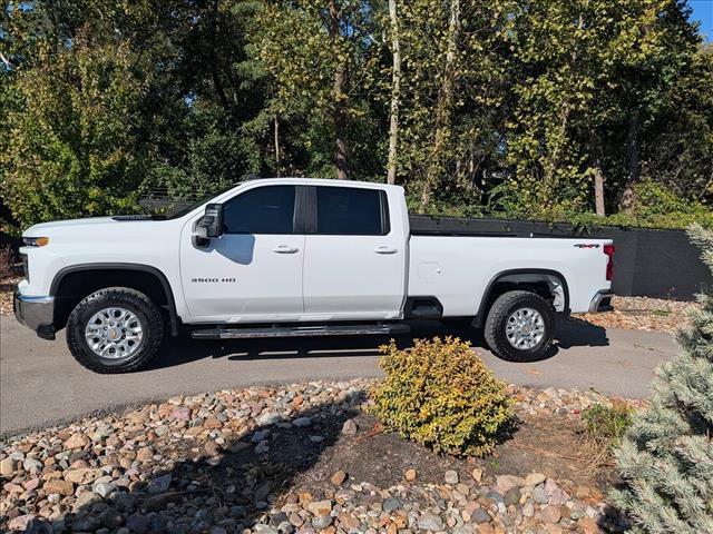 Used 2024 Chevrolet Silverado 3500 LT w/ Convenience Package AWD/4WD image 2