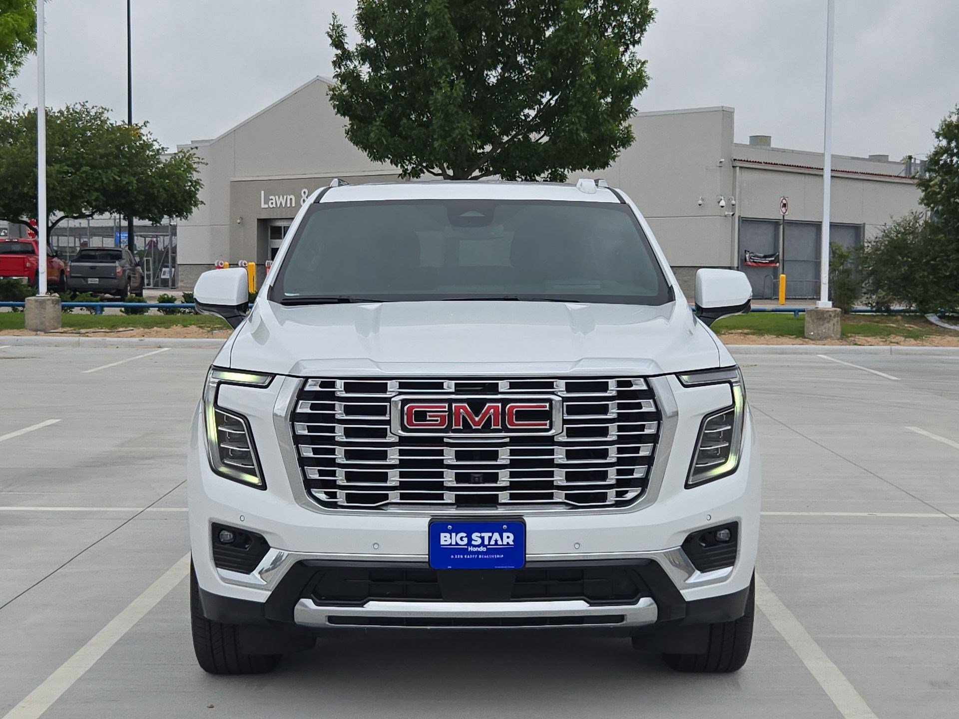 Used 2025 GMC Yukon XL Denali AWD/4WD image 10