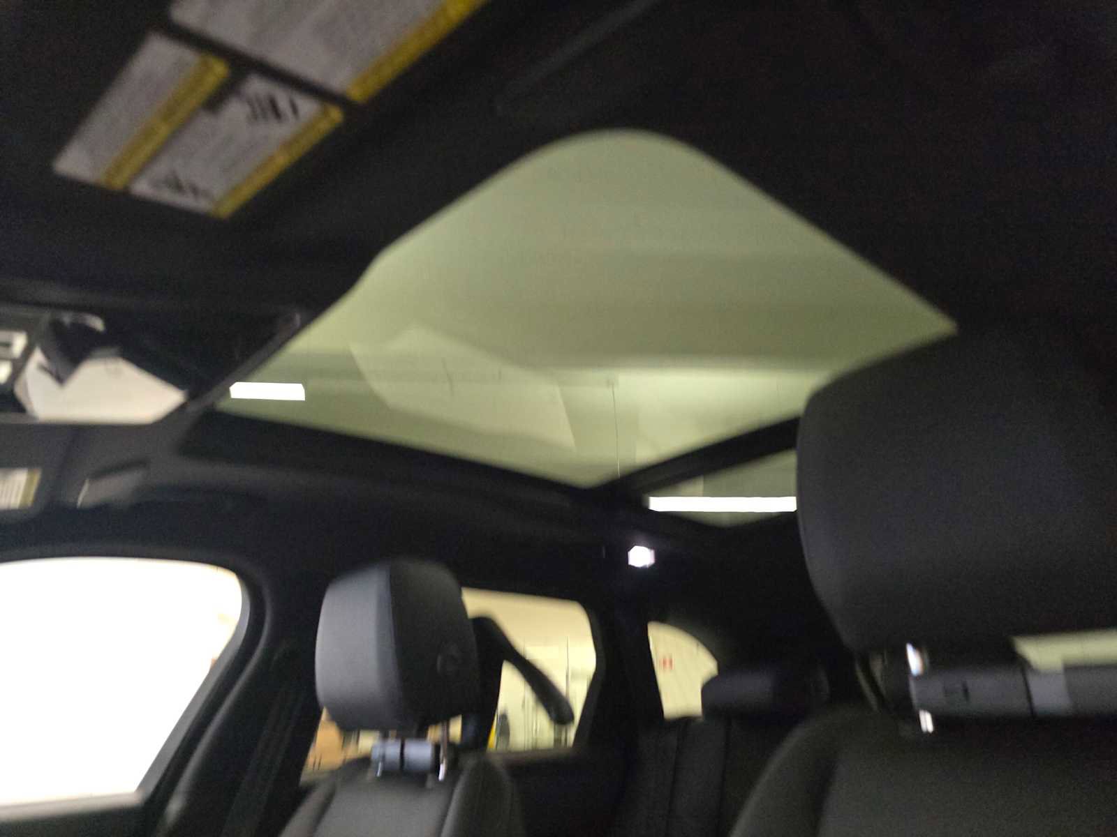 New 2026 Land Rover Range Rover Velar Dynamic SE image 22