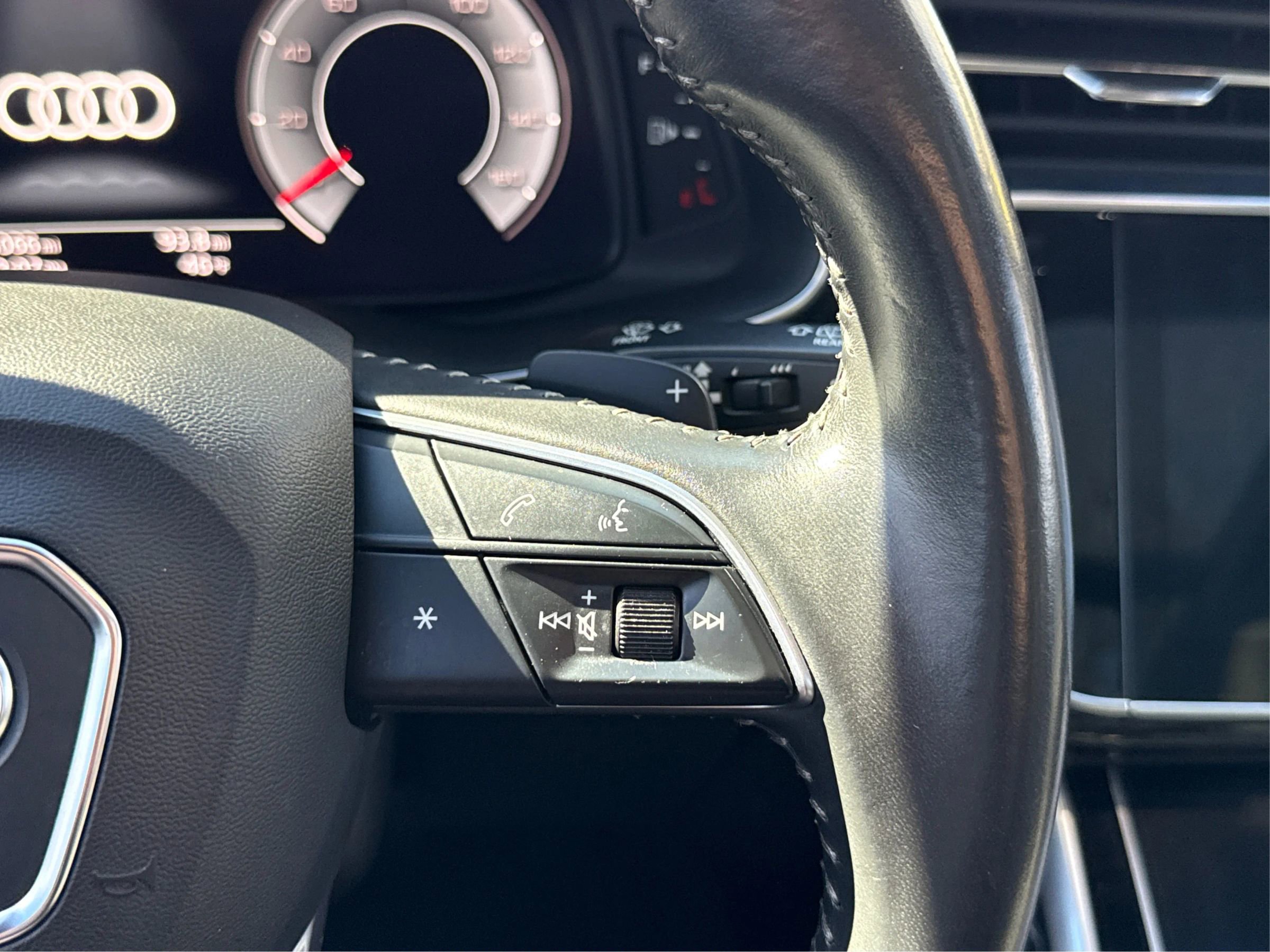 Used 2019 Audi Q8 Premium Plus image 36