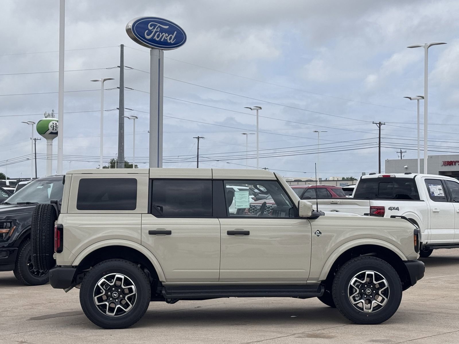 New 2026 Ford Bronco Outer Banks image 3