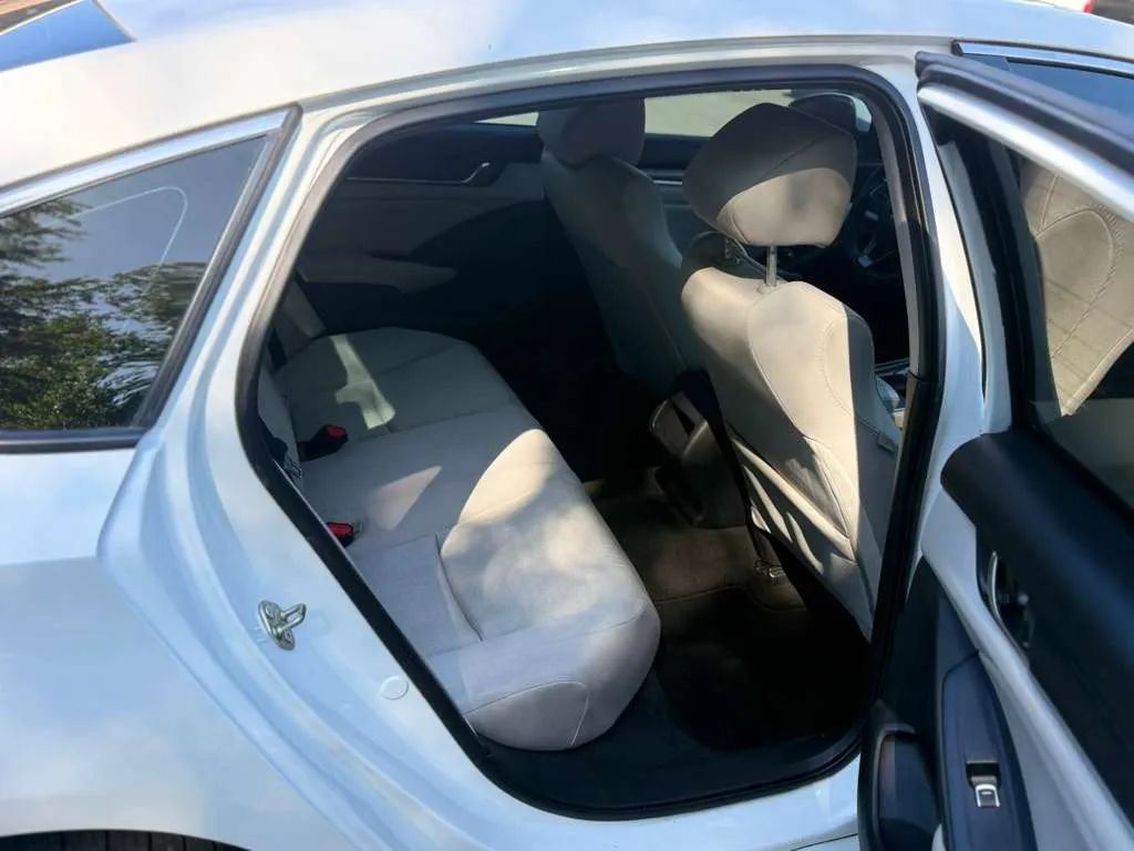 Used 2018 Honda Accord LX image 14
