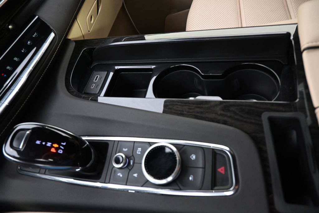 Certified 2024 Cadillac Escalade Premium Luxury w/ LPO, Floor Liner Package AWD/4WD image 33