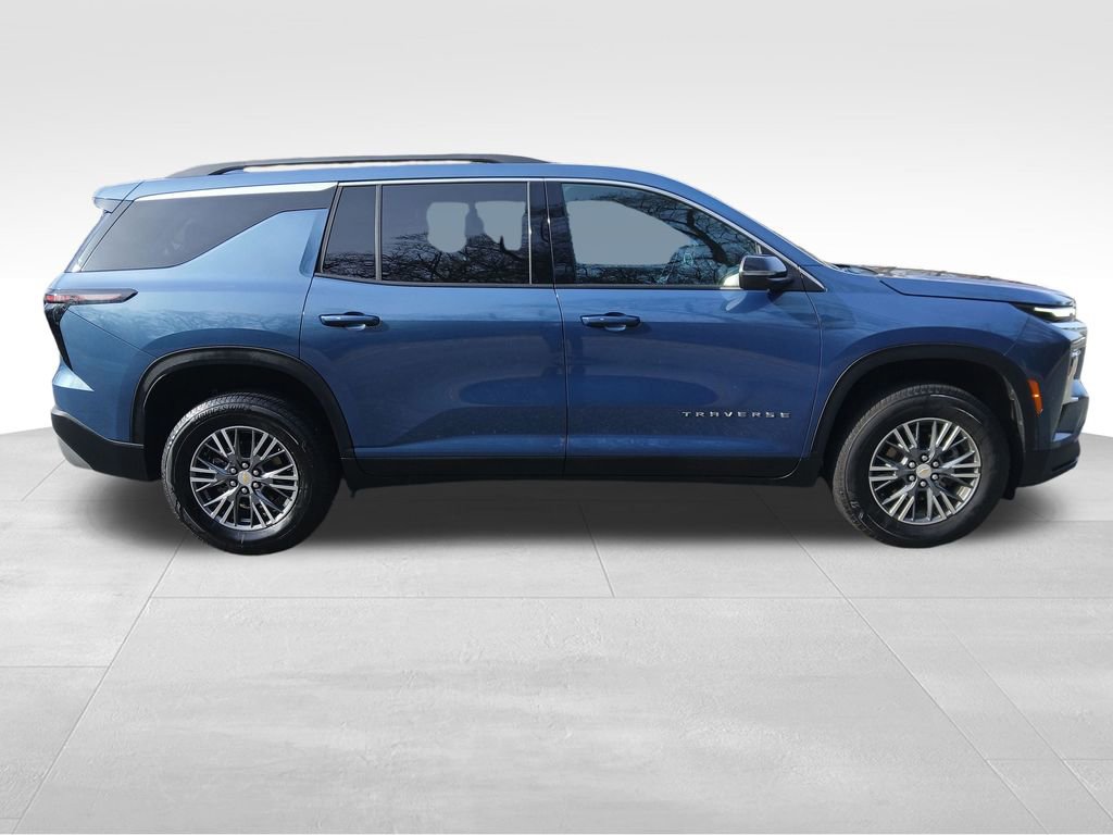Used 2025 Chevrolet Traverse LT image 7