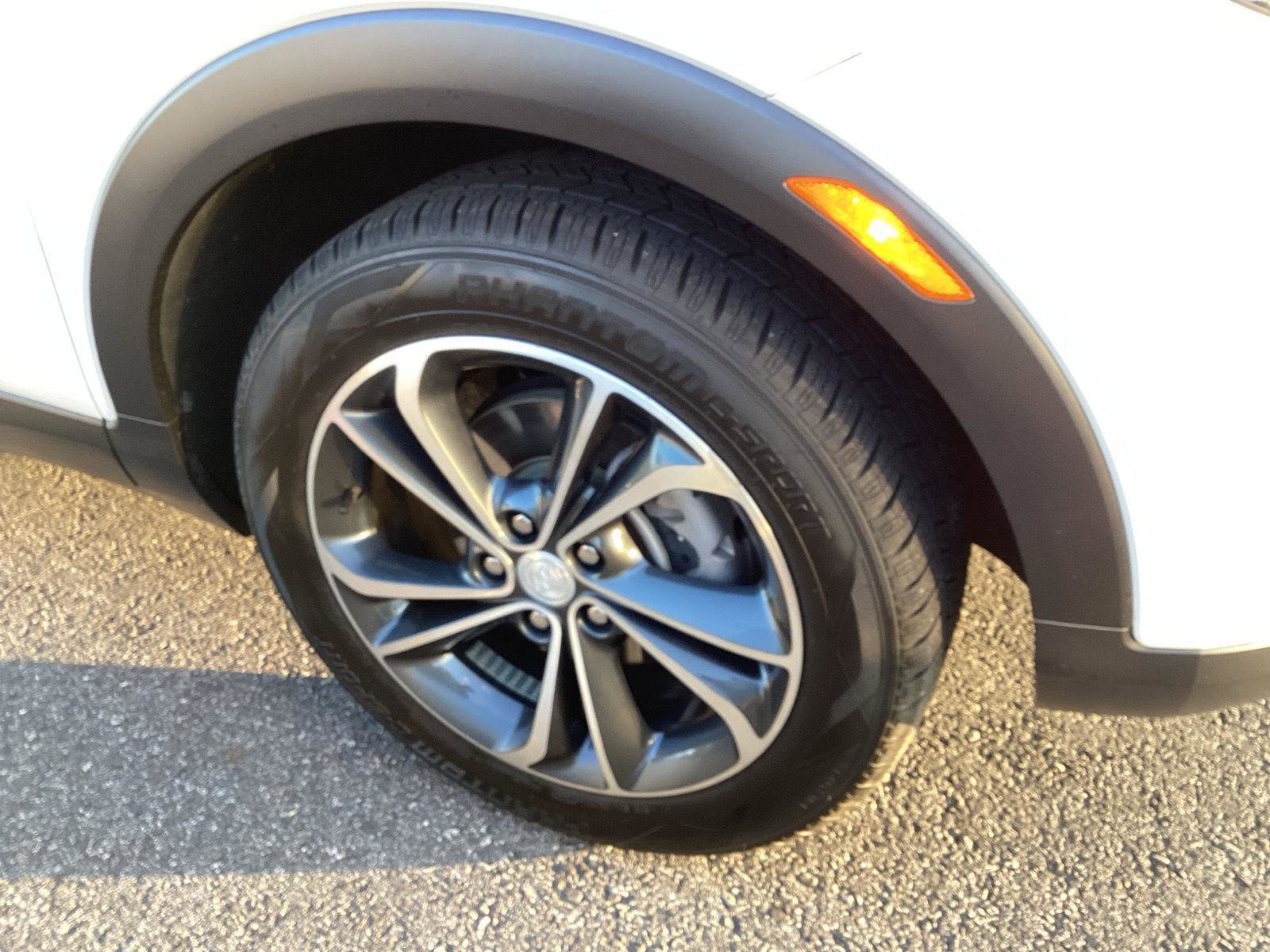 Used 2022 Buick Encore GX Essence FWD image 9