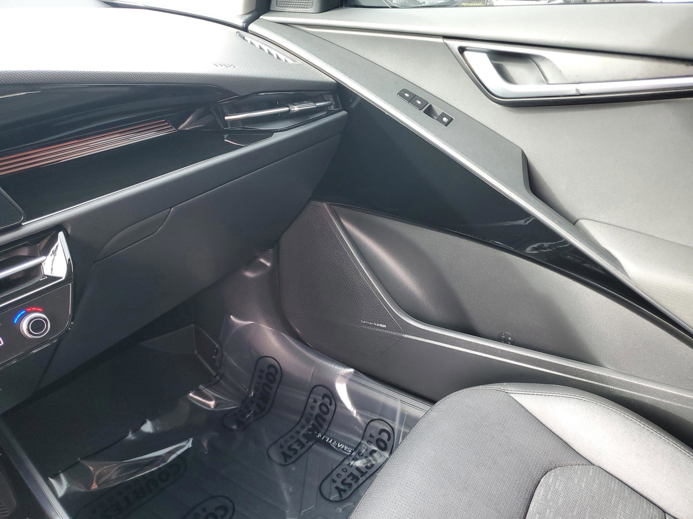 Certified 2024 Kia Niro SX Touring image 26