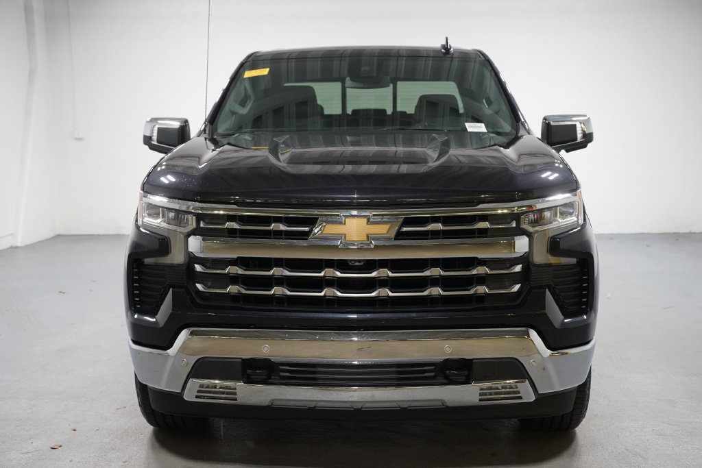 Used 2022 Chevrolet Silverado 1500 LTZ w/ LTZ Convenience Package II RWD image 2
