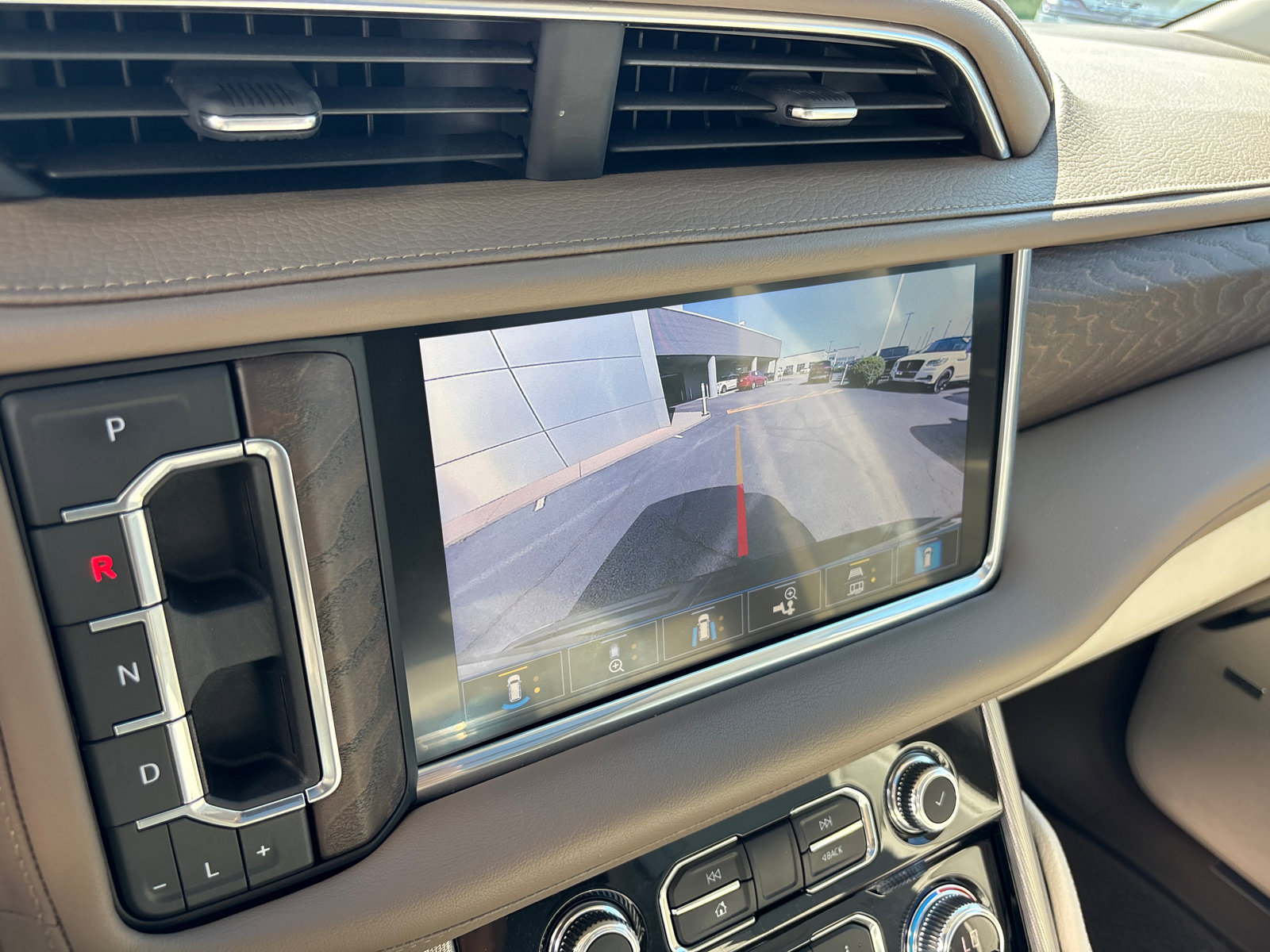 Used 2021 GMC Yukon Denali w/ Denali Premium Package image 21