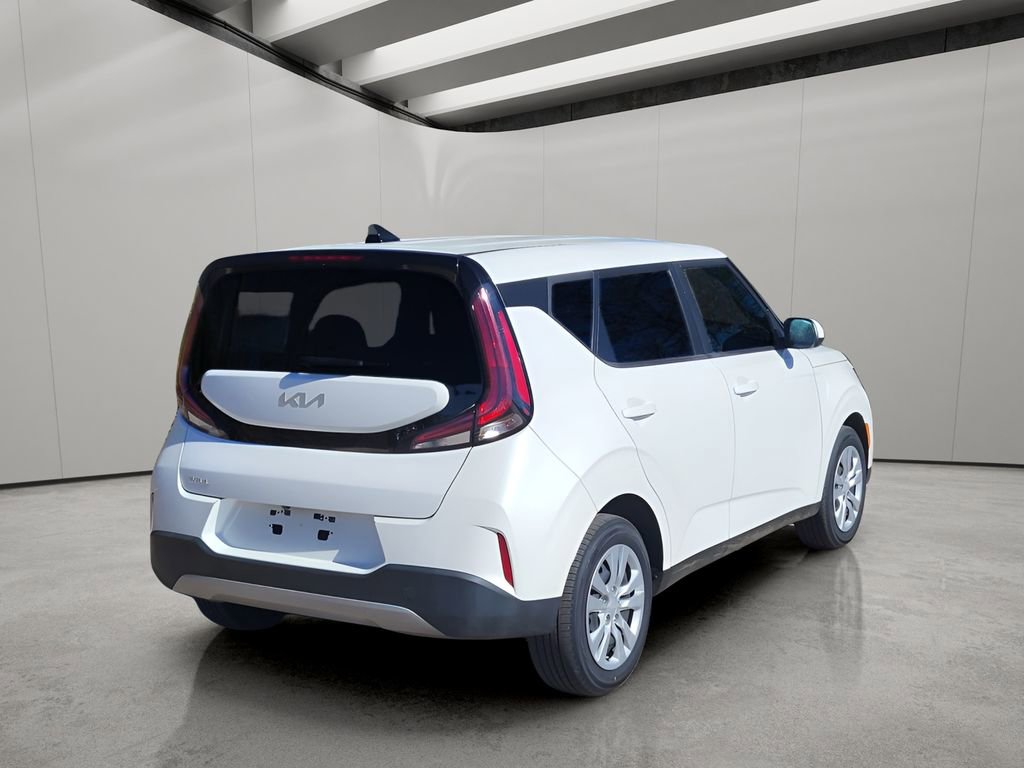 Used 2023 Kia Soul LX FWD image 3