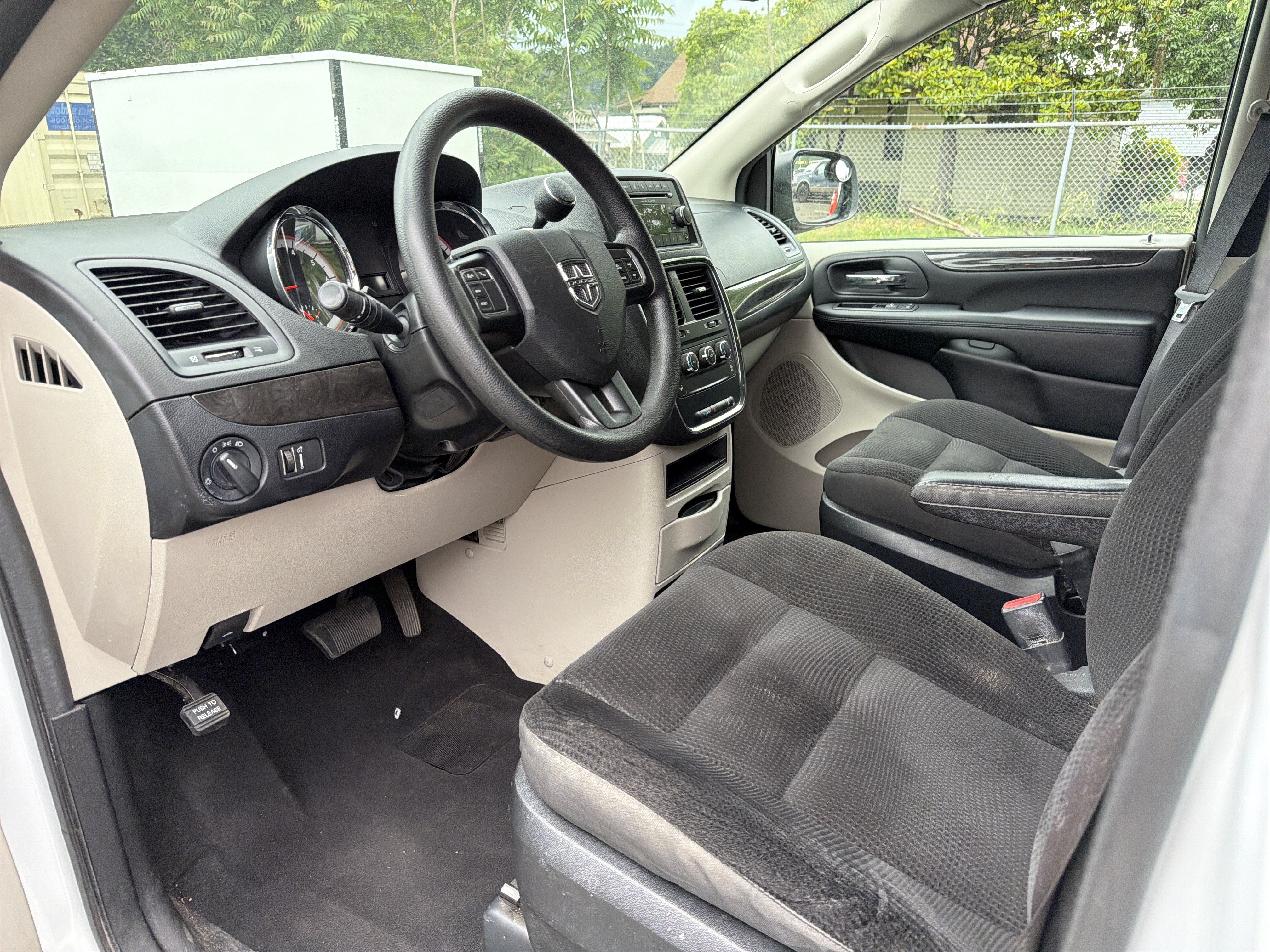 Used 2019 Dodge Grand Caravan w/ UConnect Hands-Free Group FWD image 7