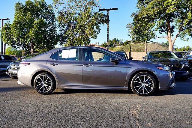 Used 2023 Toyota Camry SE image 7