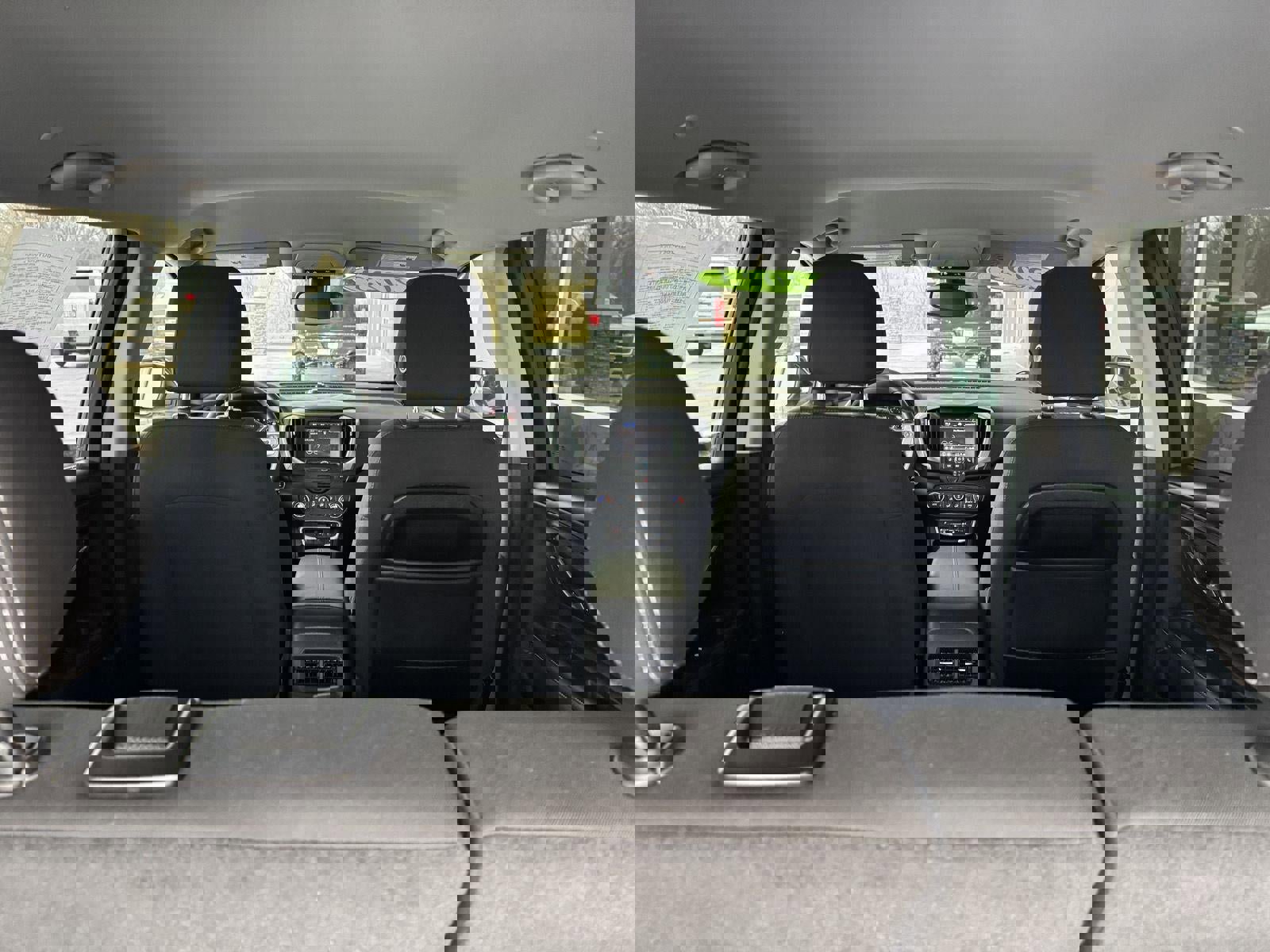 Used 2023 GMC Terrain SLE w/ Driver Convenience Package image 8