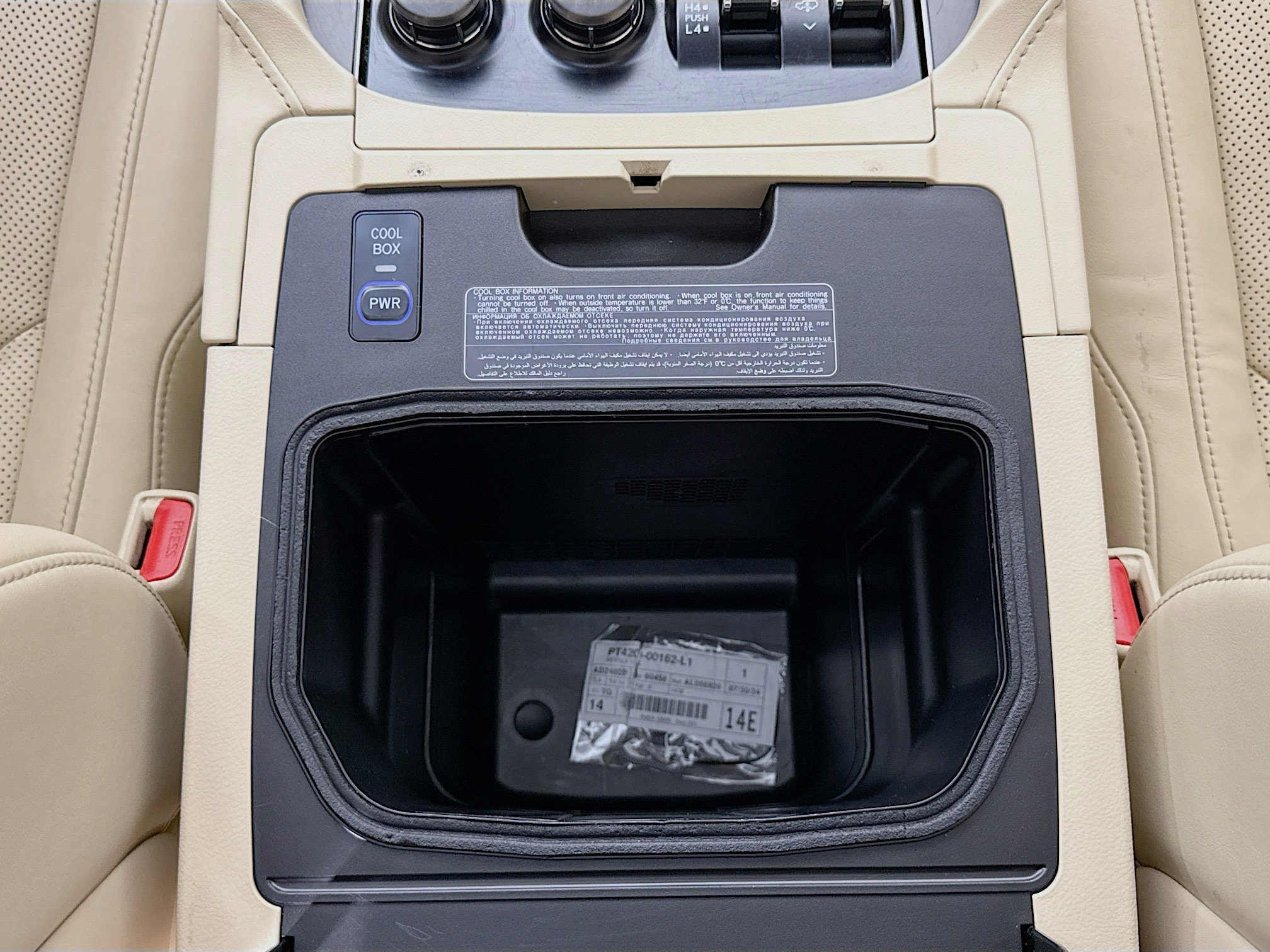 Used 2020 Lexus LX 570 4WD w/ 3rd Row & Luxury Pkg image 27