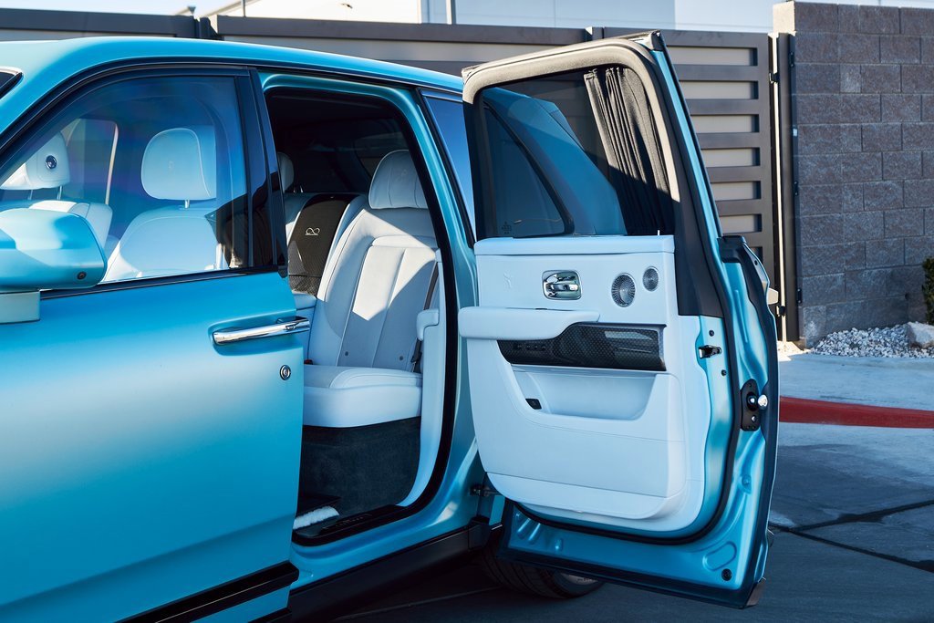 Used 2022 Rolls-Royce Cullinan Black Badge w/ Dark Exterior Package image 6