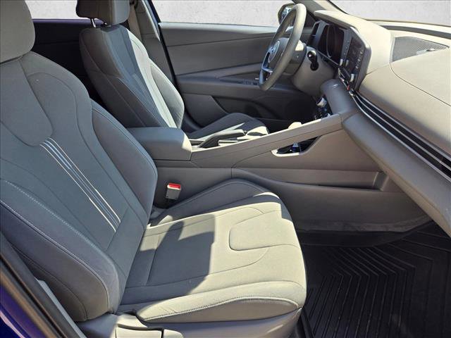 Used 2023 Hyundai Elantra SEL w/ Preferred Accessory Package FWD image 19
