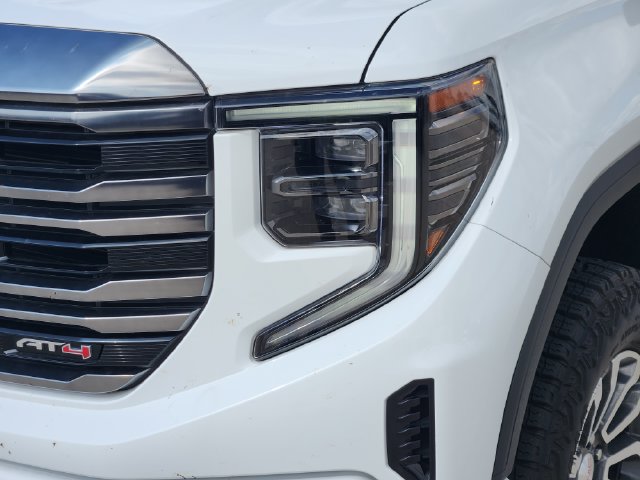 Used 2023 GMC Sierra 1500 AT4 w/ AT4 Premium Package AWD/4WD image 9