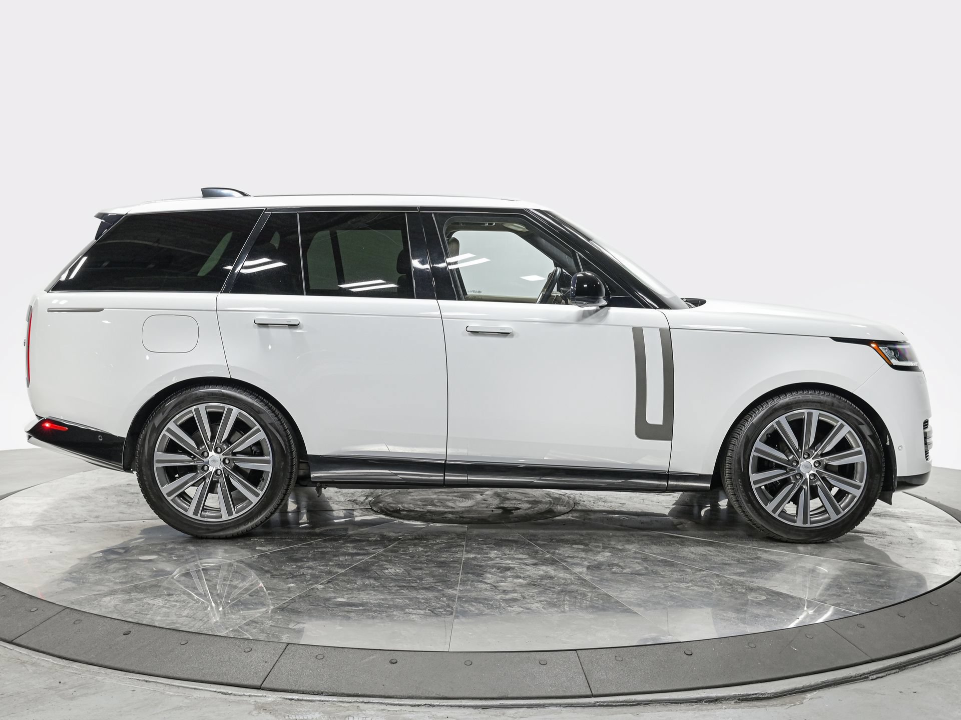 Used 2023 Land Rover Range Rover SE AWD/4WD image 8