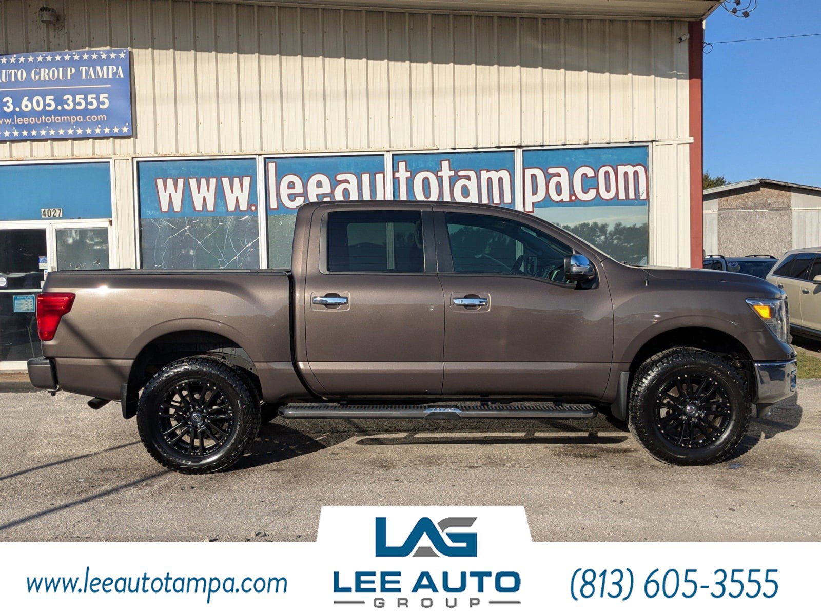 Used 2018 Nissan Titan SL image 3