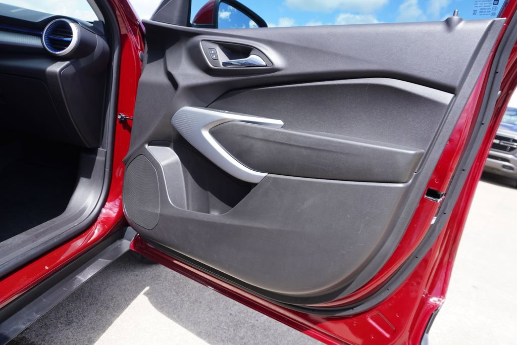 Used 2025 Chevrolet Trax LS w/ LS Convenience Package FWD image 24