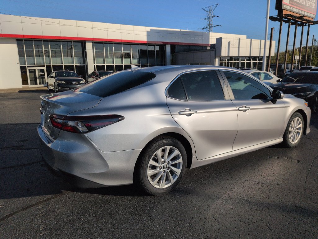 Used 2024 Toyota Camry LE w/ Convenience Package FWD image 5