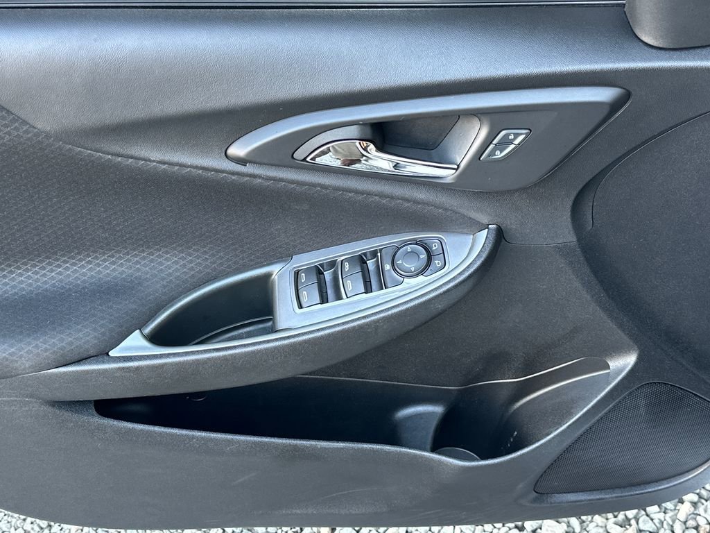 Used 2024 Chevrolet Malibu LT image 3
