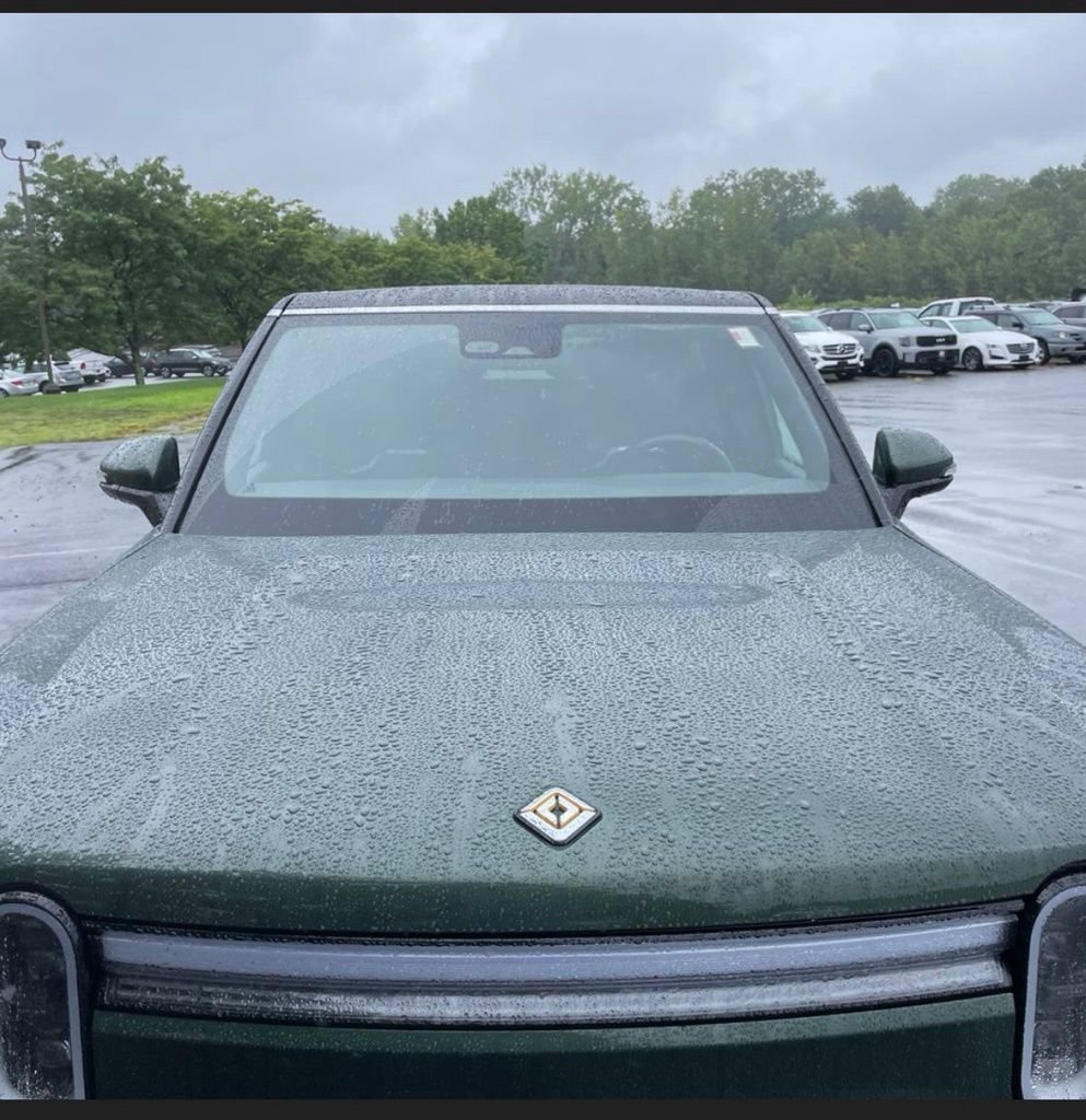 Used 2025 Rivian R1S Adventure Dual AWD/4WD image 9