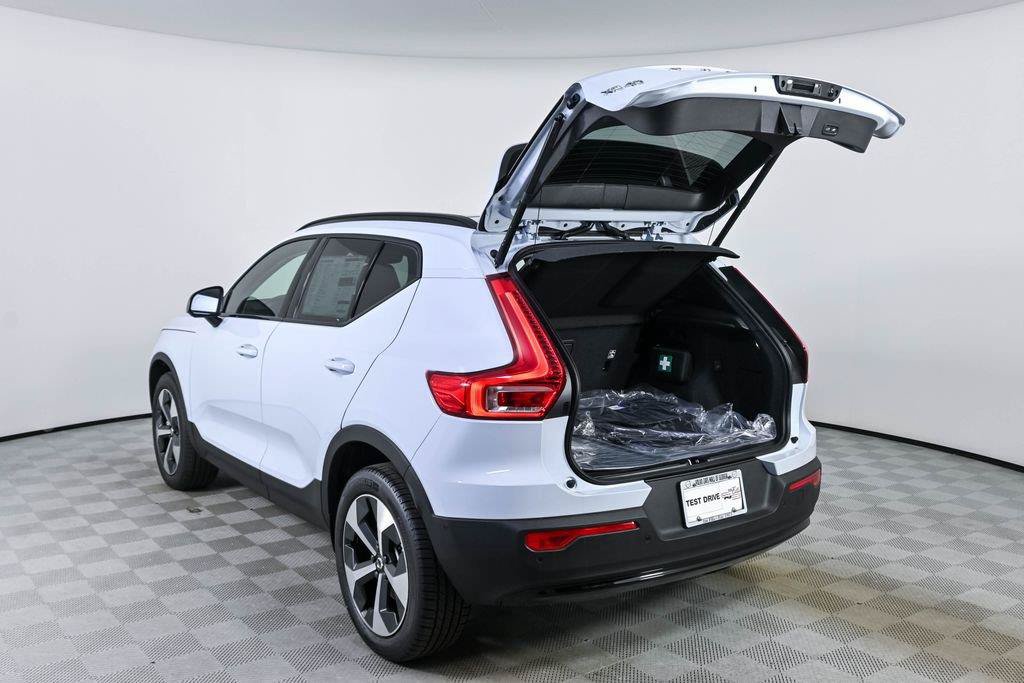 New 2026 Volvo XC40 B5 Plus w/ Protection Package Premier AWD/4WD image 31