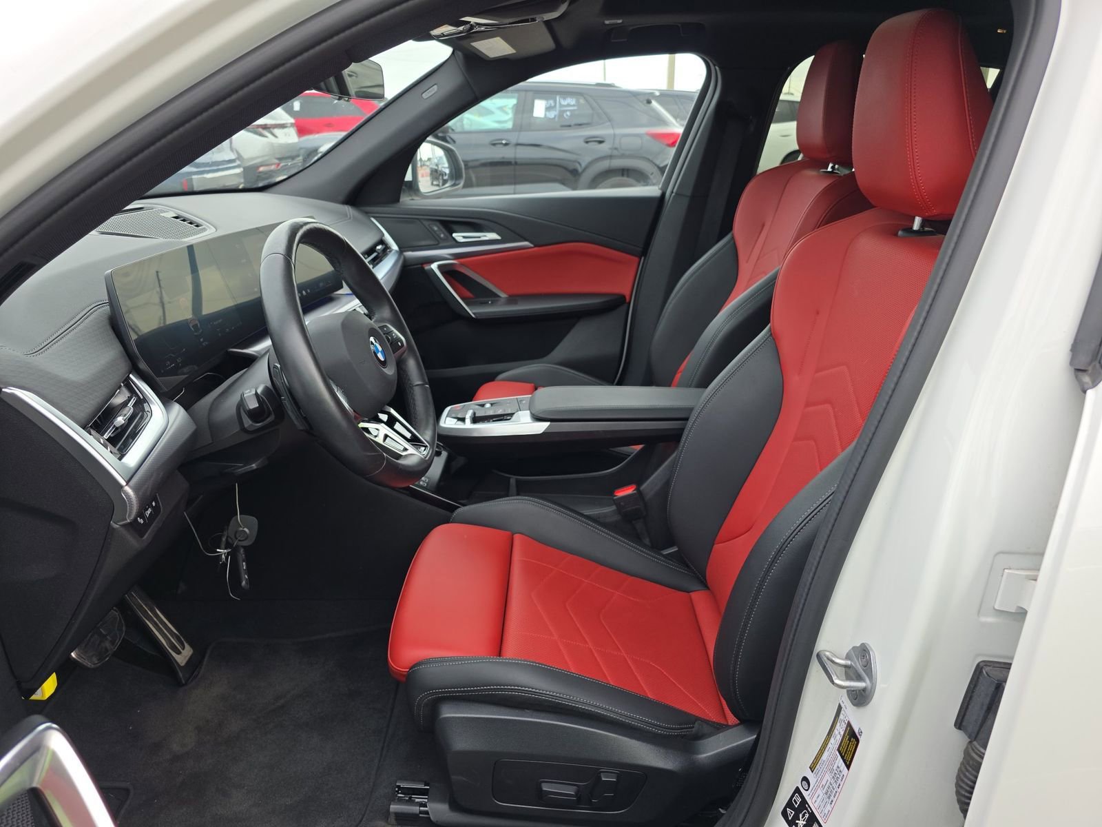 Used 2025 BMW X2 xDrive28i w/ M Sport Package AWD/4WD image 7