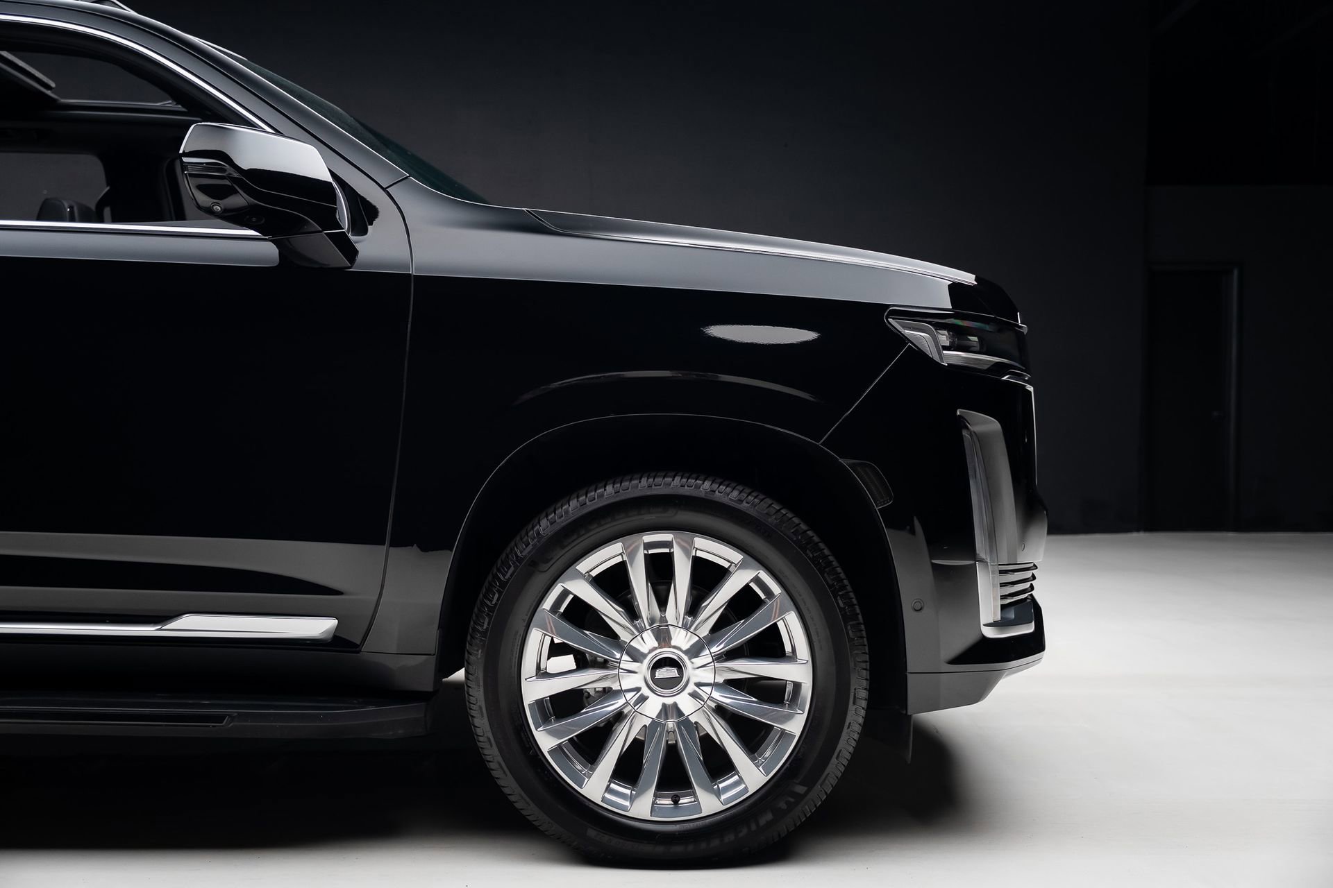 Used 2023 Cadillac Escalade ESV Premium Luxury w/ LPO, Floor Liner Package AWD/4WD image 38