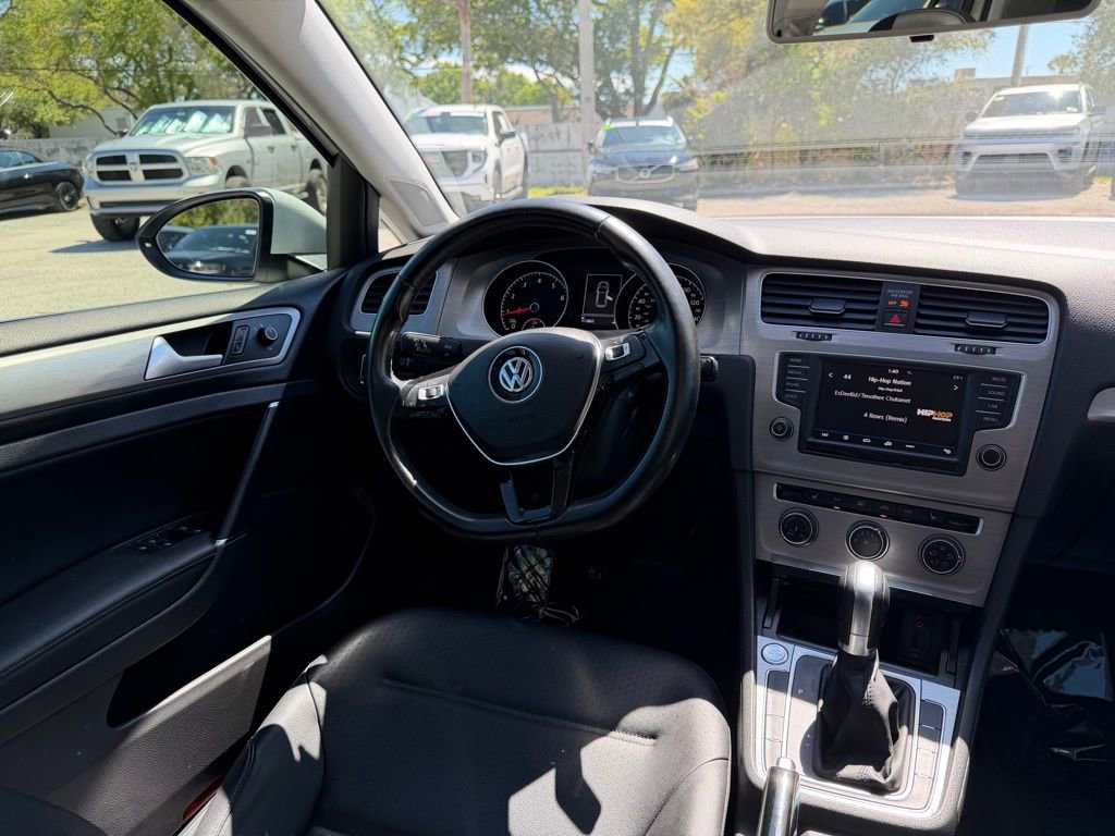 Used 2017 Volkswagen Golf S image 35
