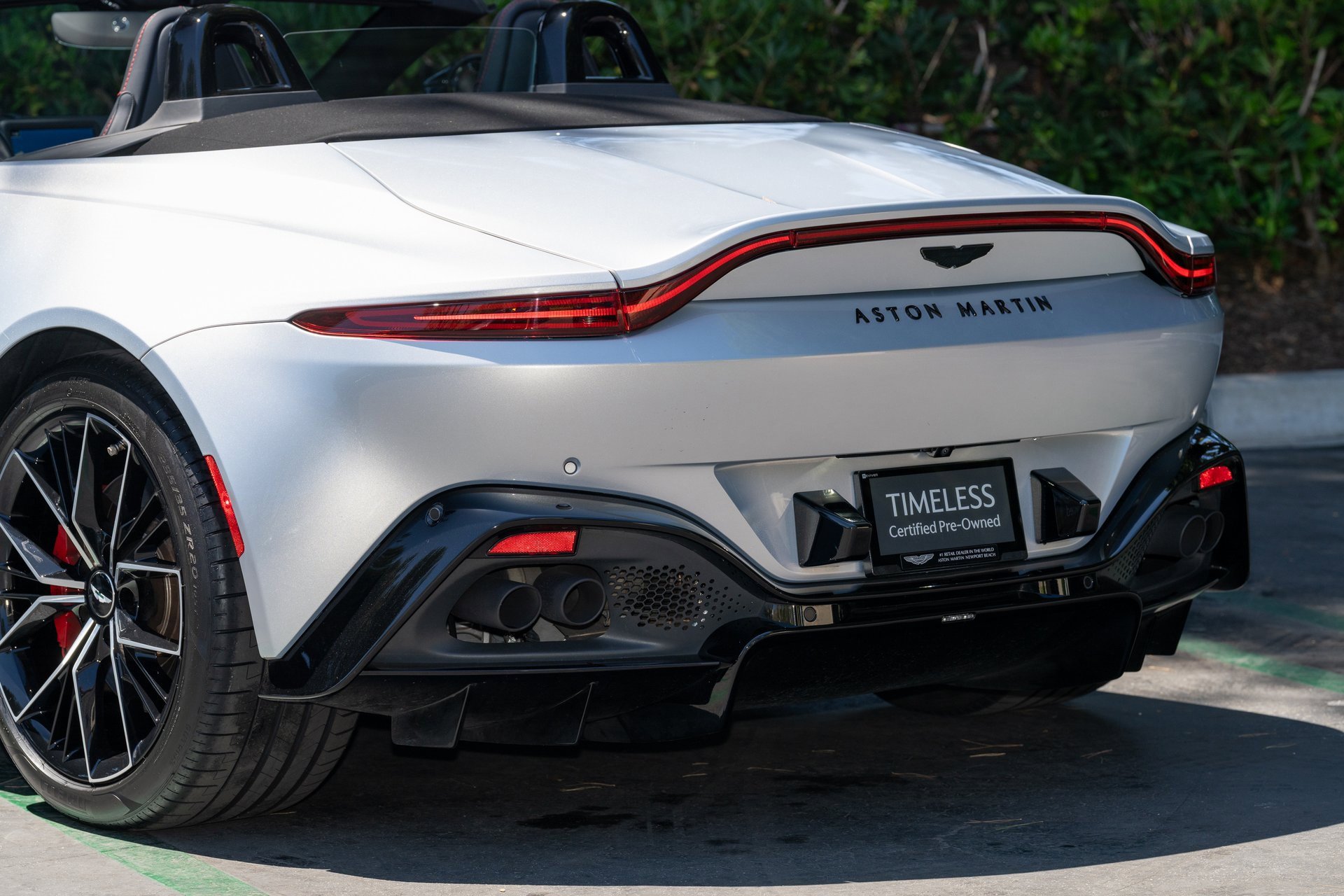 Used 2023 Aston Martin V8 Vantage Roadster image 26