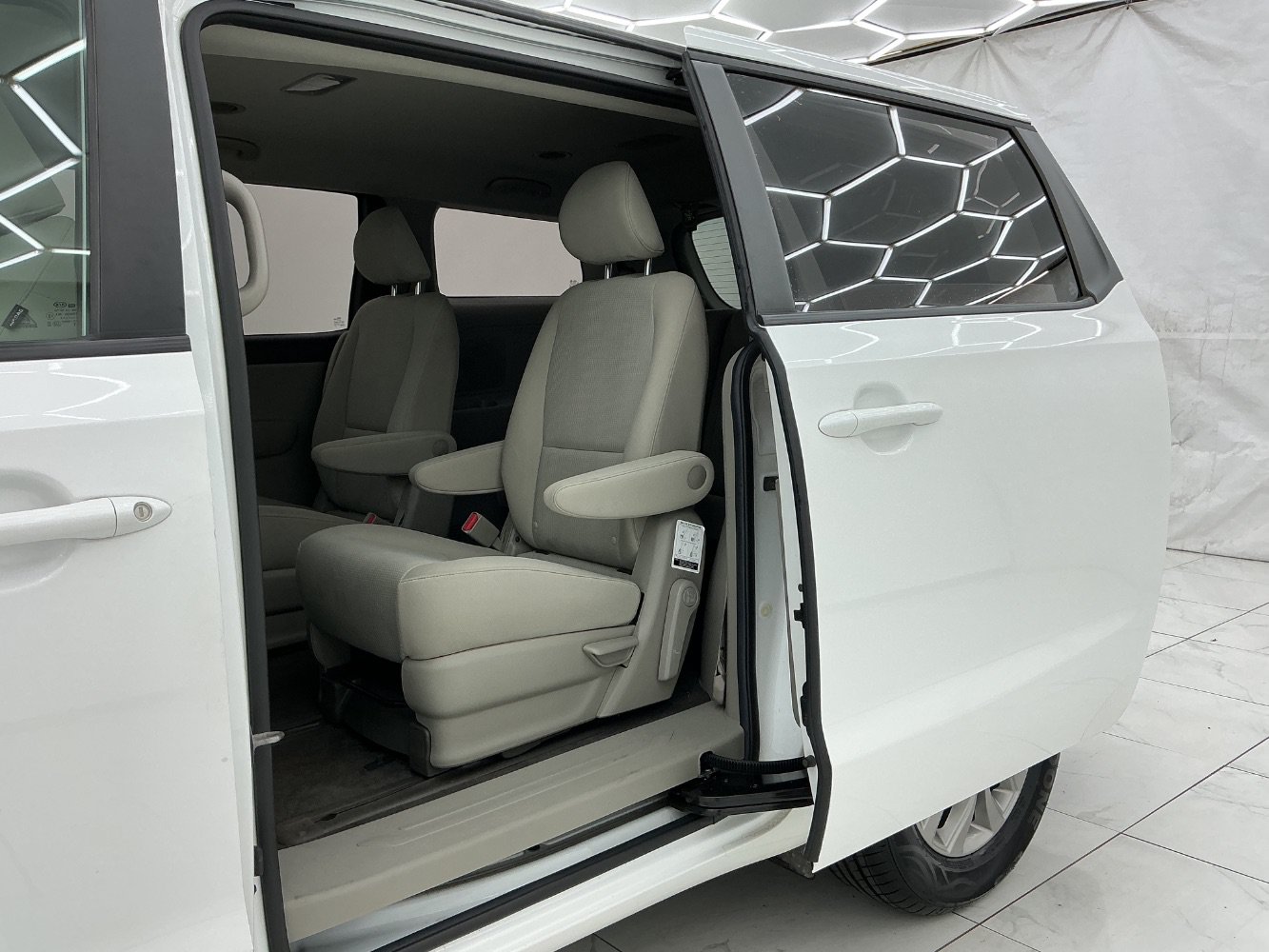 Used 2020 Kia Sedona L FWD image 22