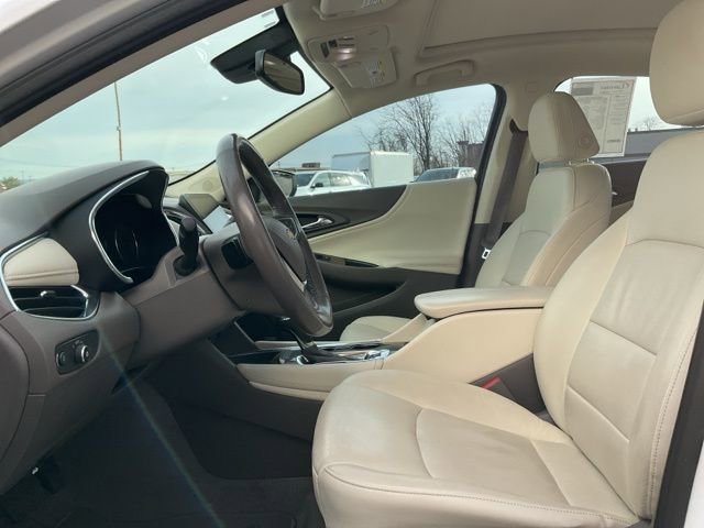 Used 2019 Chevrolet Malibu Premier w/ Sun and Wheel Package image 10