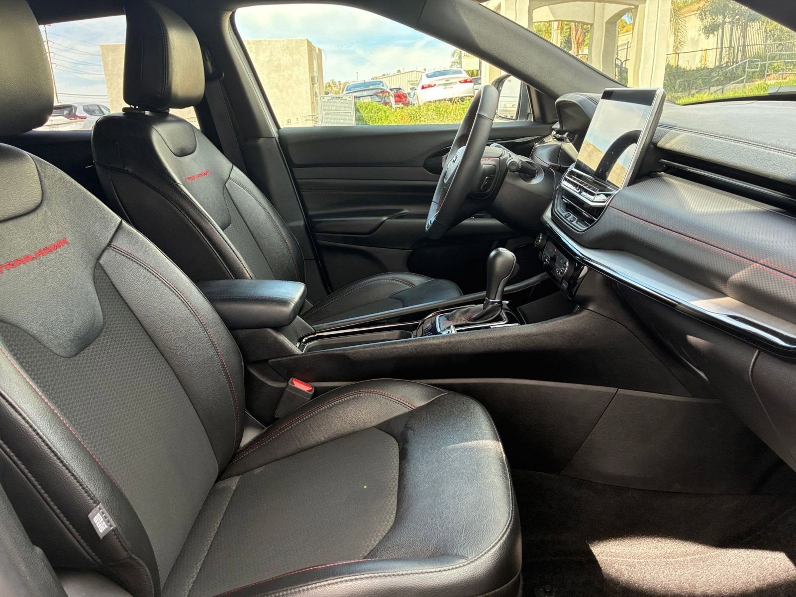 Used 2025 Jeep Compass Trailhawk image 35