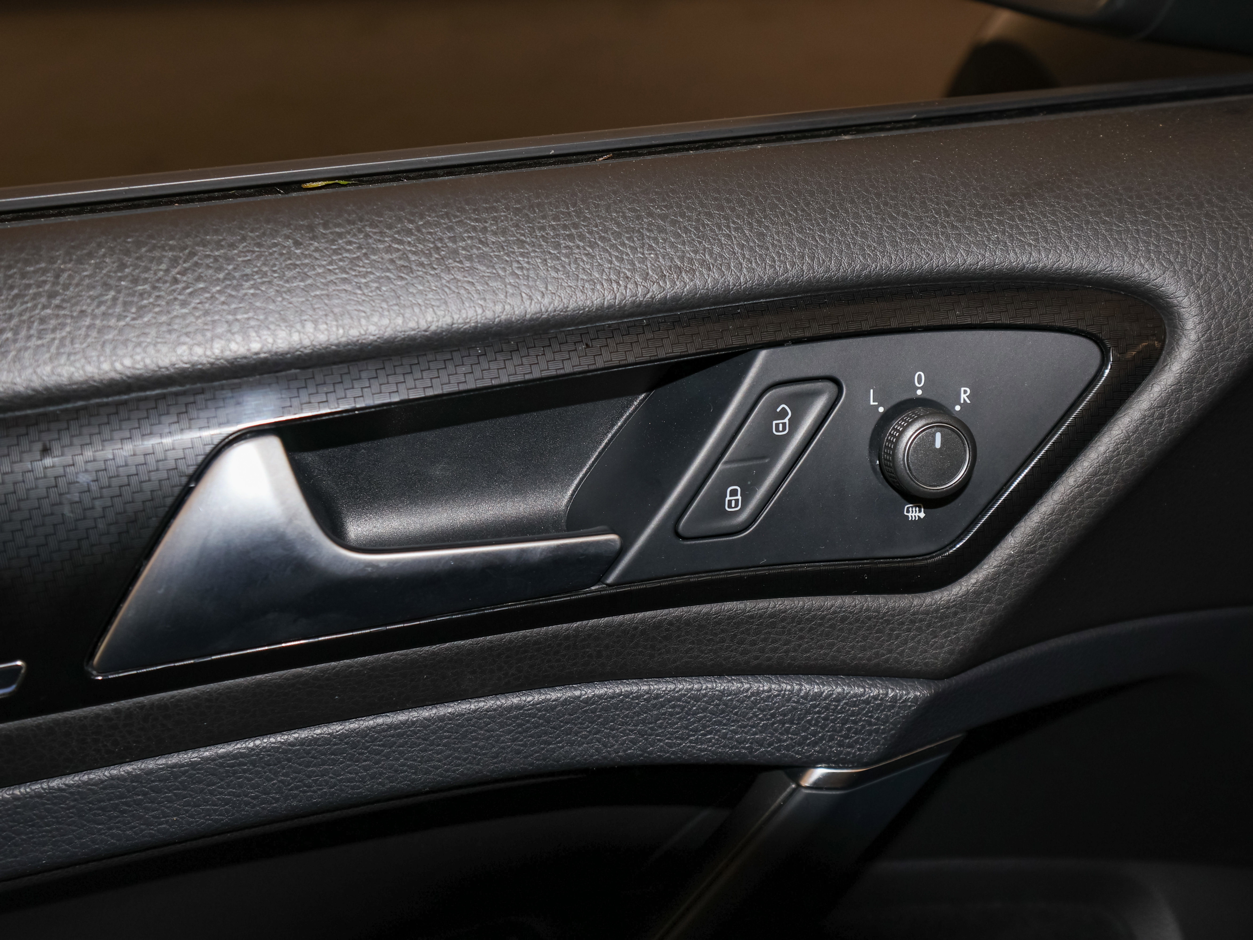 Used 2019 Volkswagen Golf R 4-Door image 19