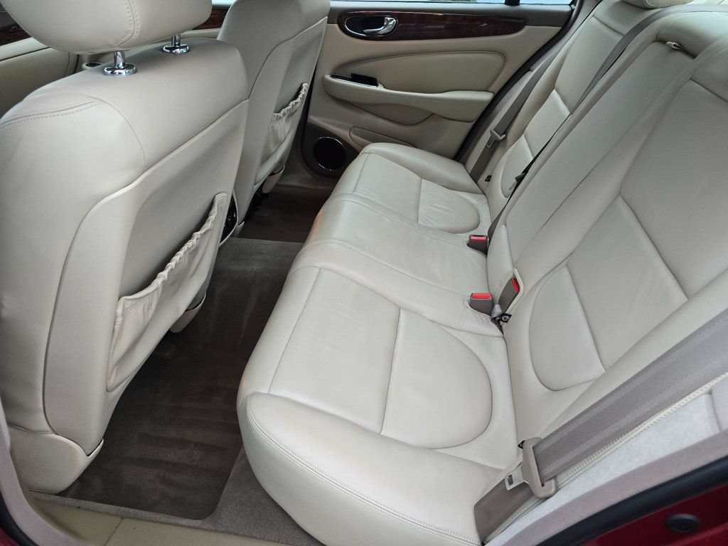 Used 2004 Jaguar XJ8 RWD image 11