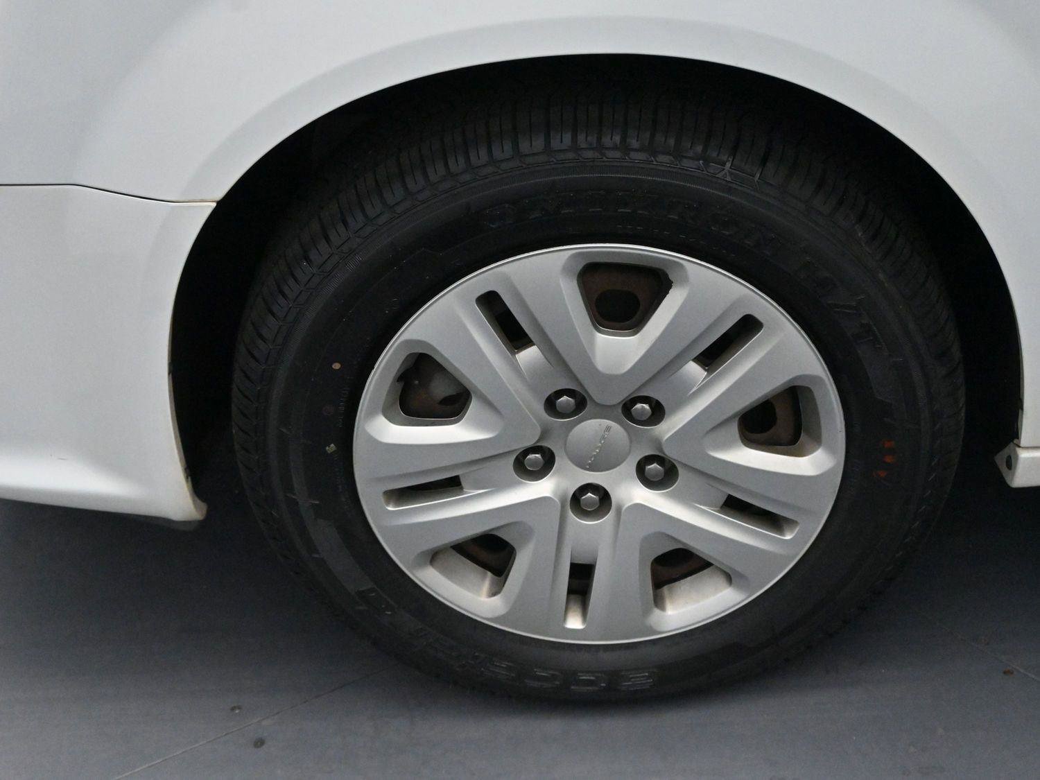 Used 2018 Dodge Grand Caravan SE w/ UConnect Hands-Free Group image 33