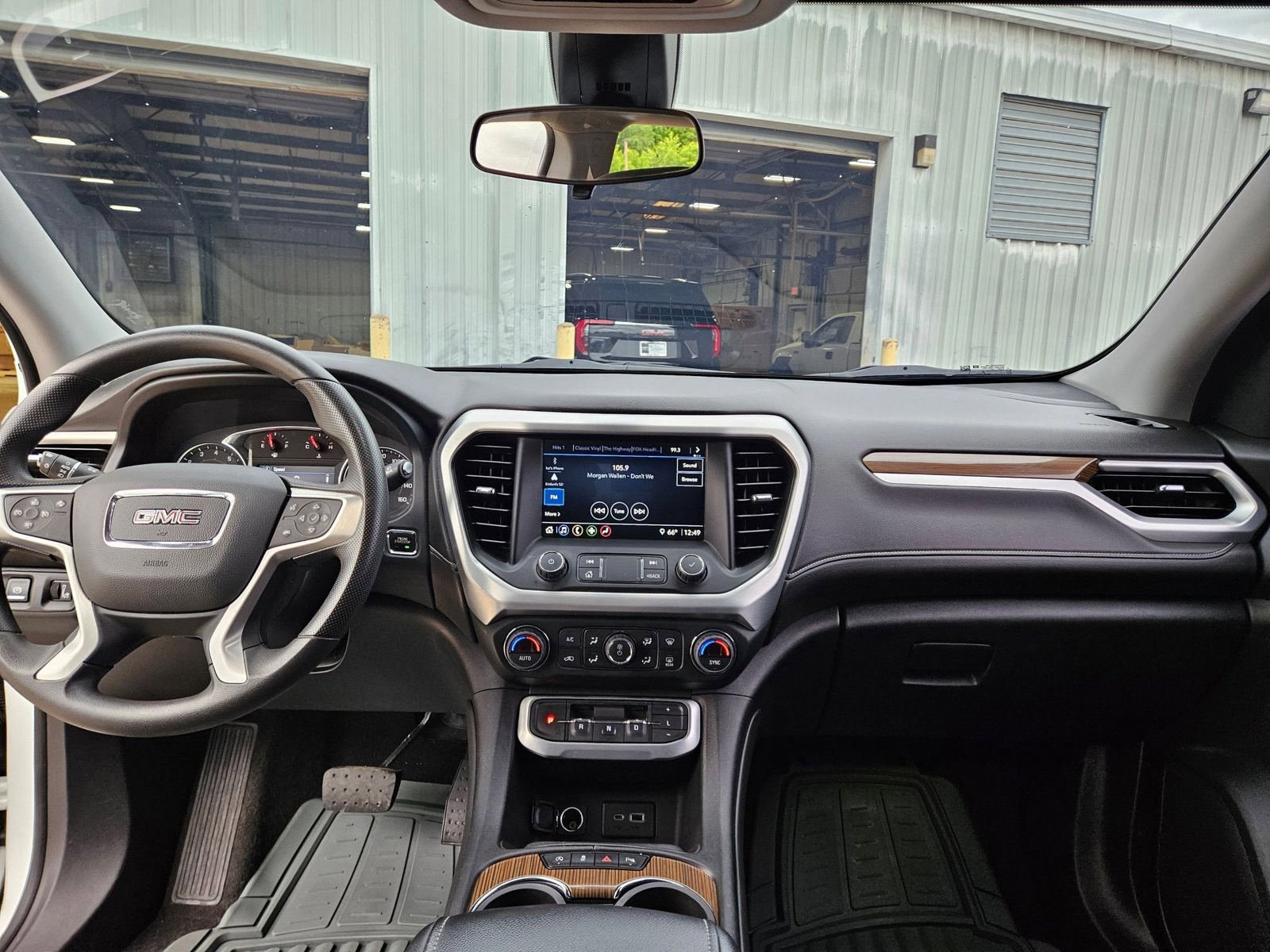 Used 2021 GMC Acadia SLE w/ Driver Convenience Package FWD image 26