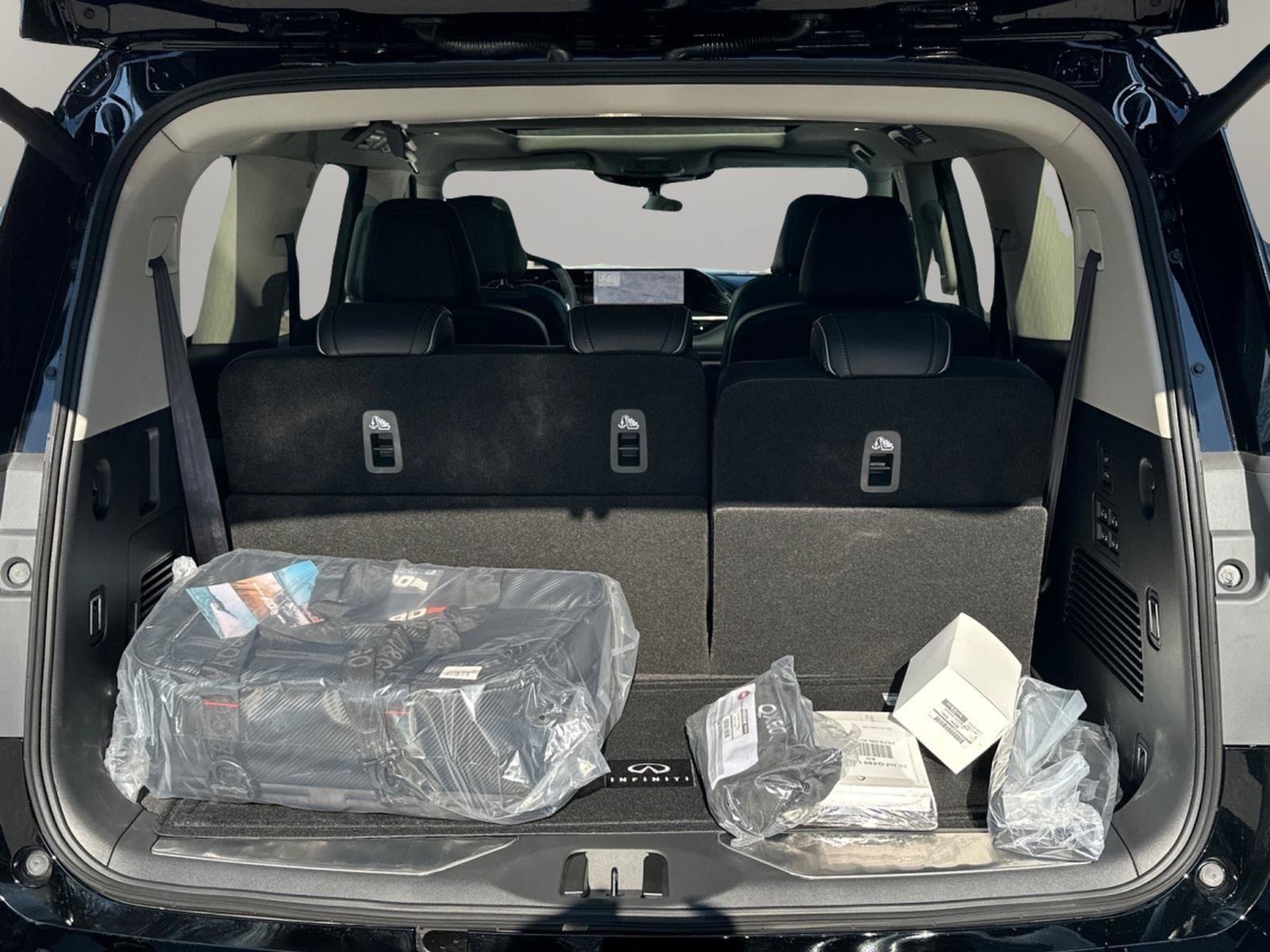 New 2026 INFINITI QX80 Luxe w/ Cargo Package RWD image 5