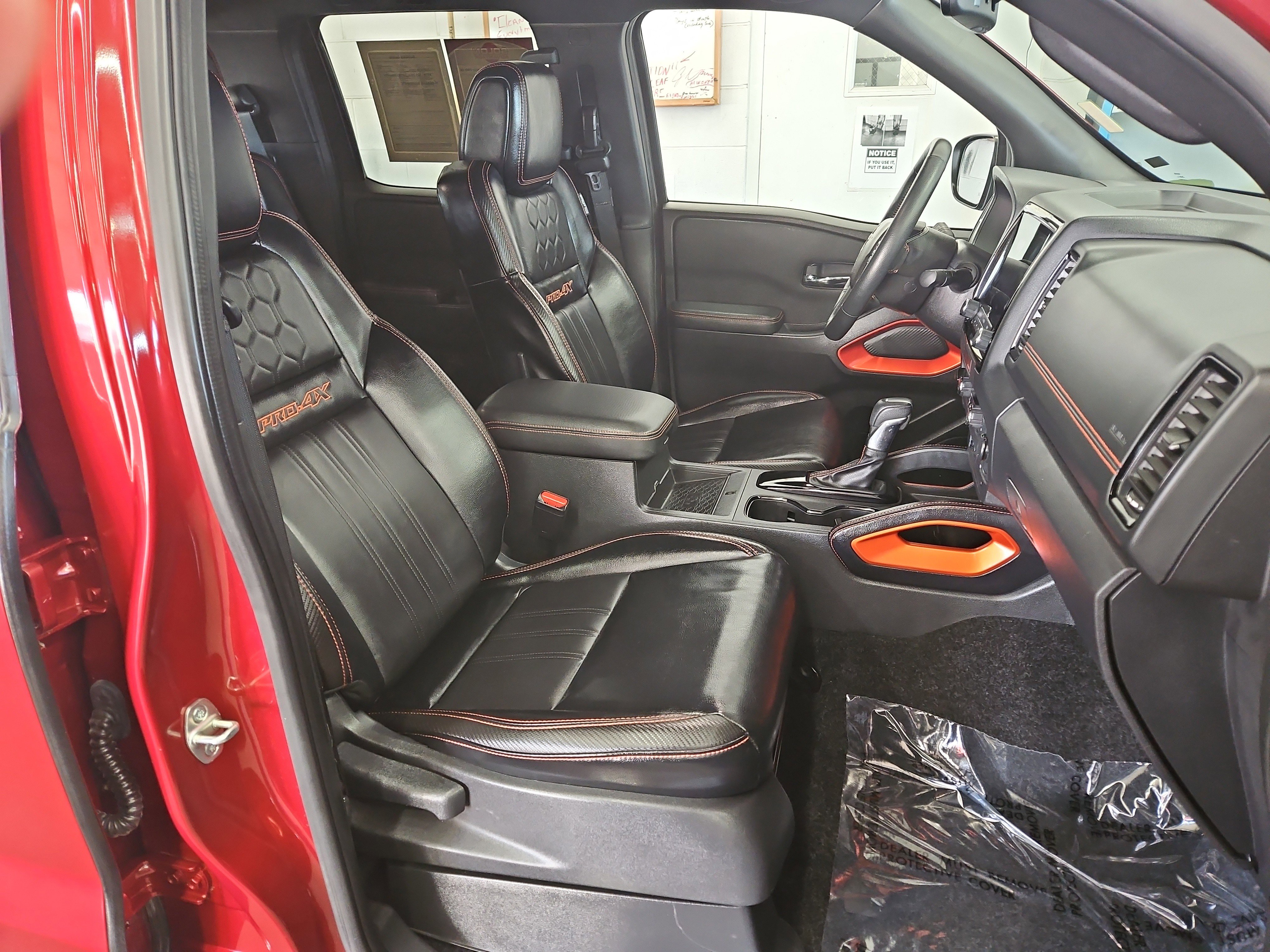 Used 2023 Nissan Frontier PRO-4X w/ Pro-4X Premium Package image 9