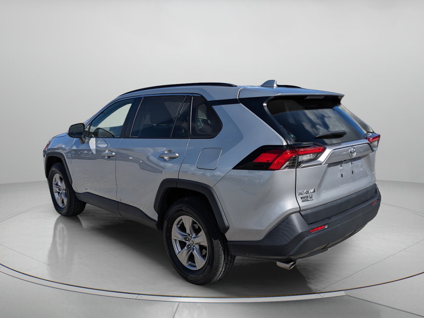 Used 2022 Toyota RAV4 XLE FWD image 6