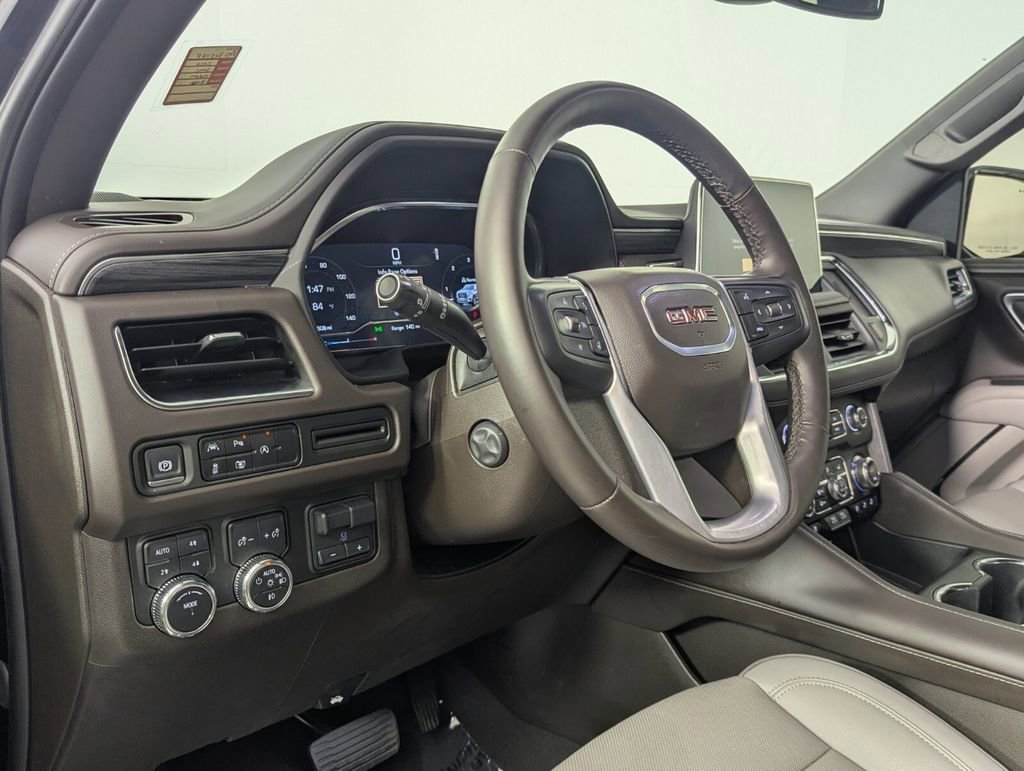 Used 2024 GMC Yukon SLT w/ SLT Luxury Package AWD/4WD image 13