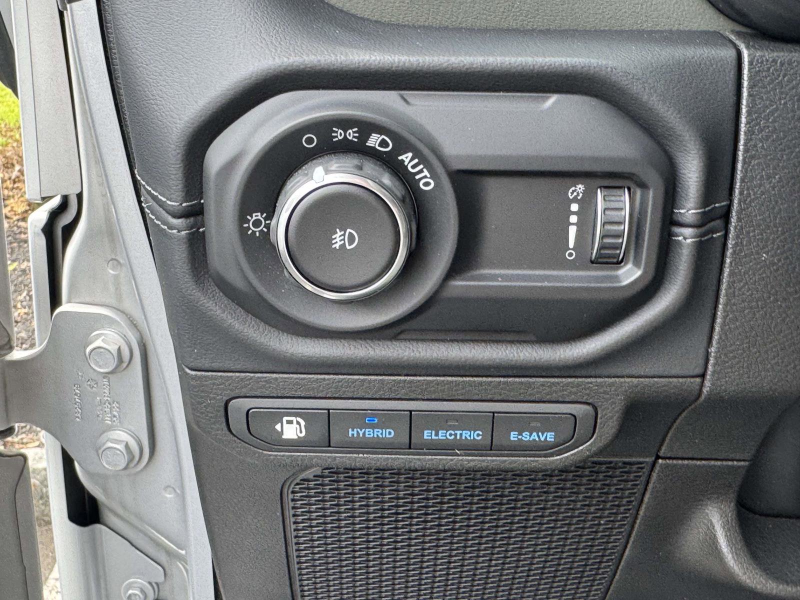 Used 2024 Jeep Wrangler High Altitude AWD/4WD image 24